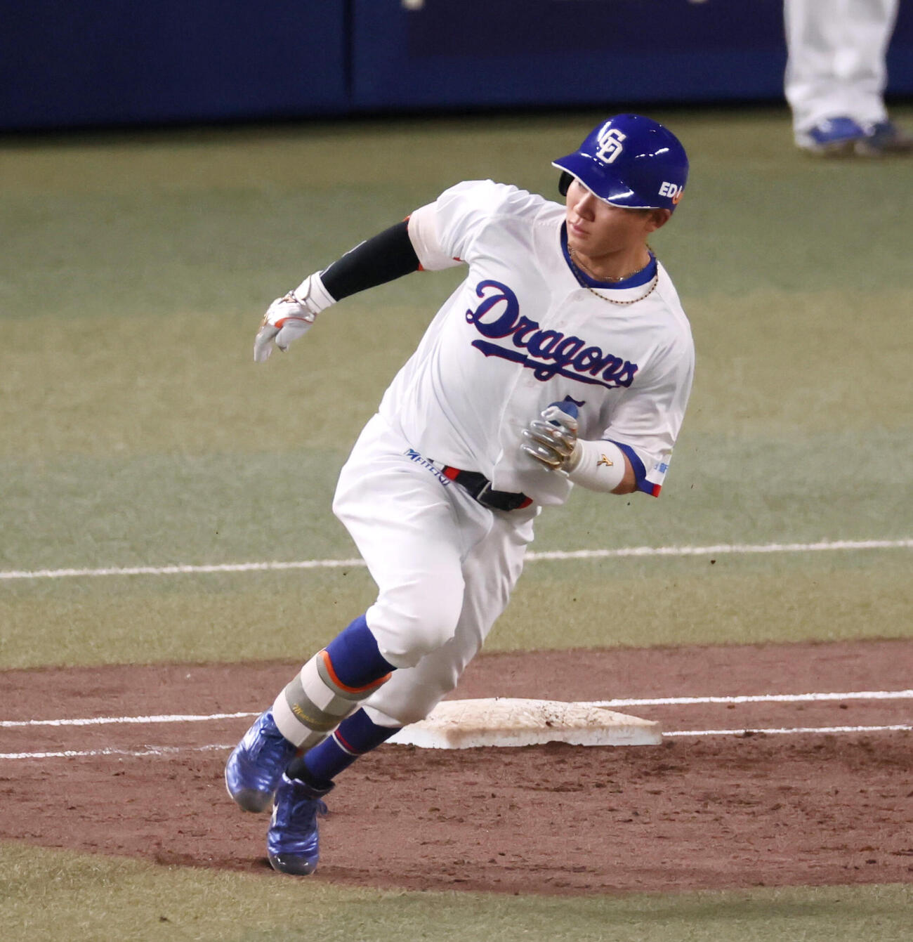 中日対阪神　3回裏中日1死満塁、村松開人は右線に3点適時三塁打を放つ（撮影・加藤哉）