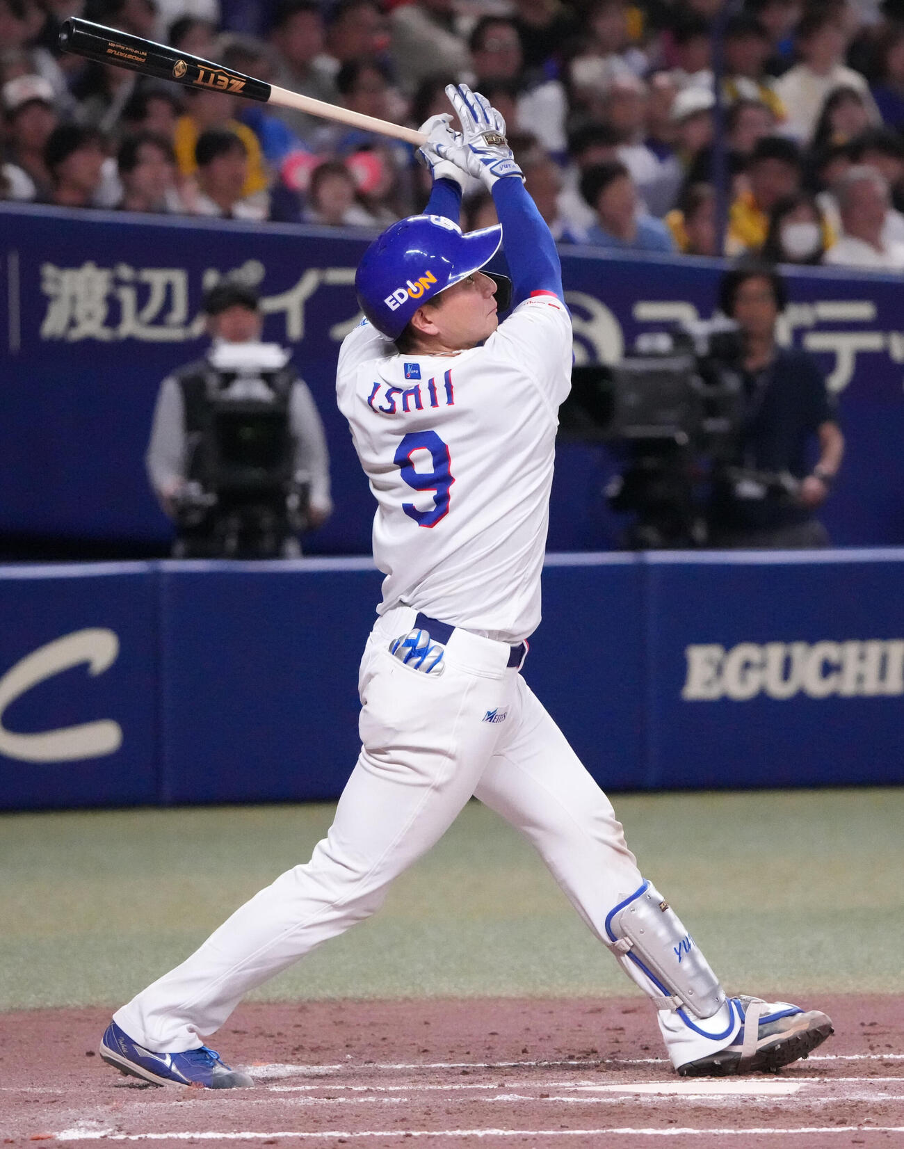 中日対阪神　7回裏中日1死一、三塁、犠飛を放つ石伊雄太（撮影・森本幸一）