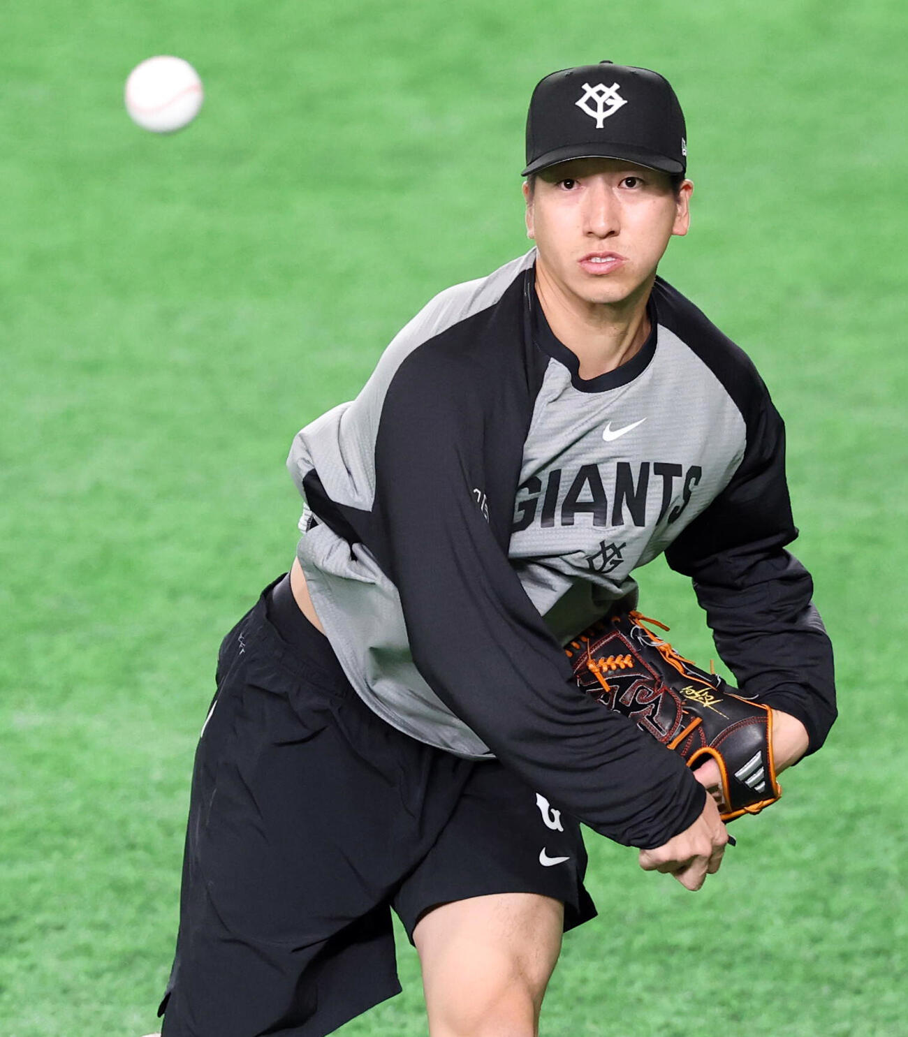 巨人対ヤクルト　キャッチボールする巨人大勢（撮影・浅見桂子）