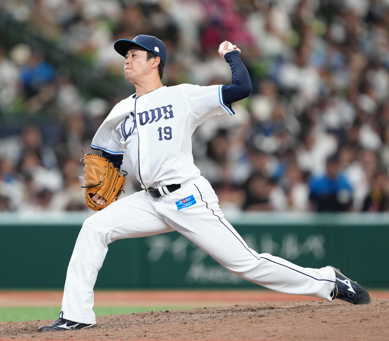 西武対ソフトバンク　9回から登板した西武佐藤隼輔（撮影・足立雅史）