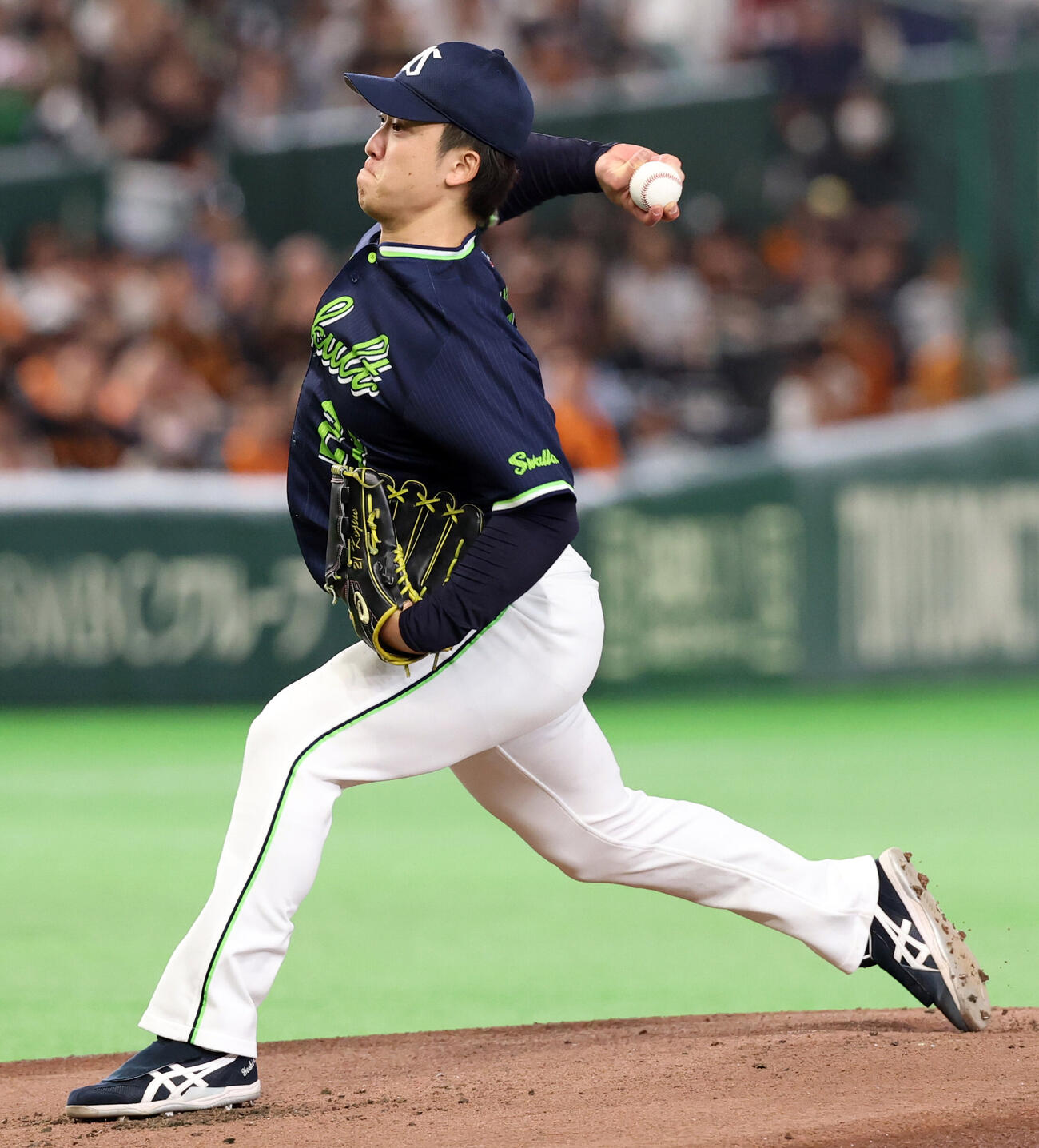 巨人対ヤクルト　力投するヤクルト先発の吉村貢司郎（撮影・浅見桂子）