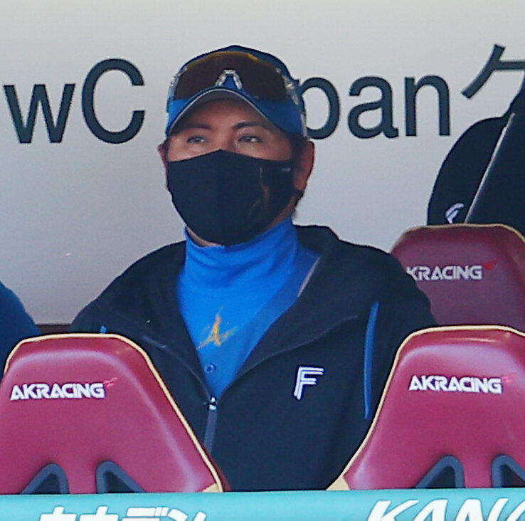 楽天対日本ハム　試合をみつめる日本ハム新庄剛志監督（撮影・野上伸悟）