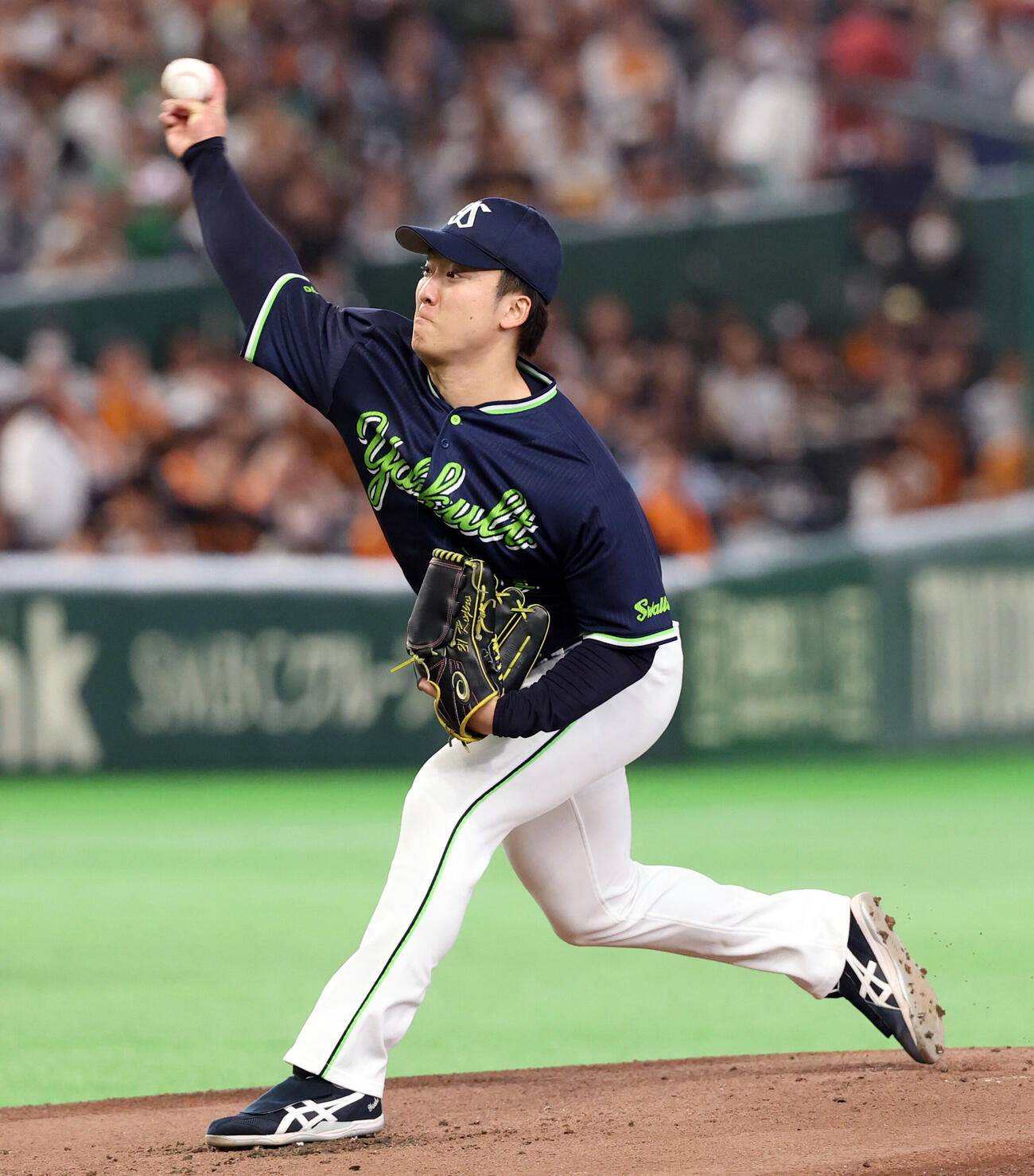 巨人対ヤクルト　力投するヤクルト先発の吉村貢司郎（撮影・浅見桂子）