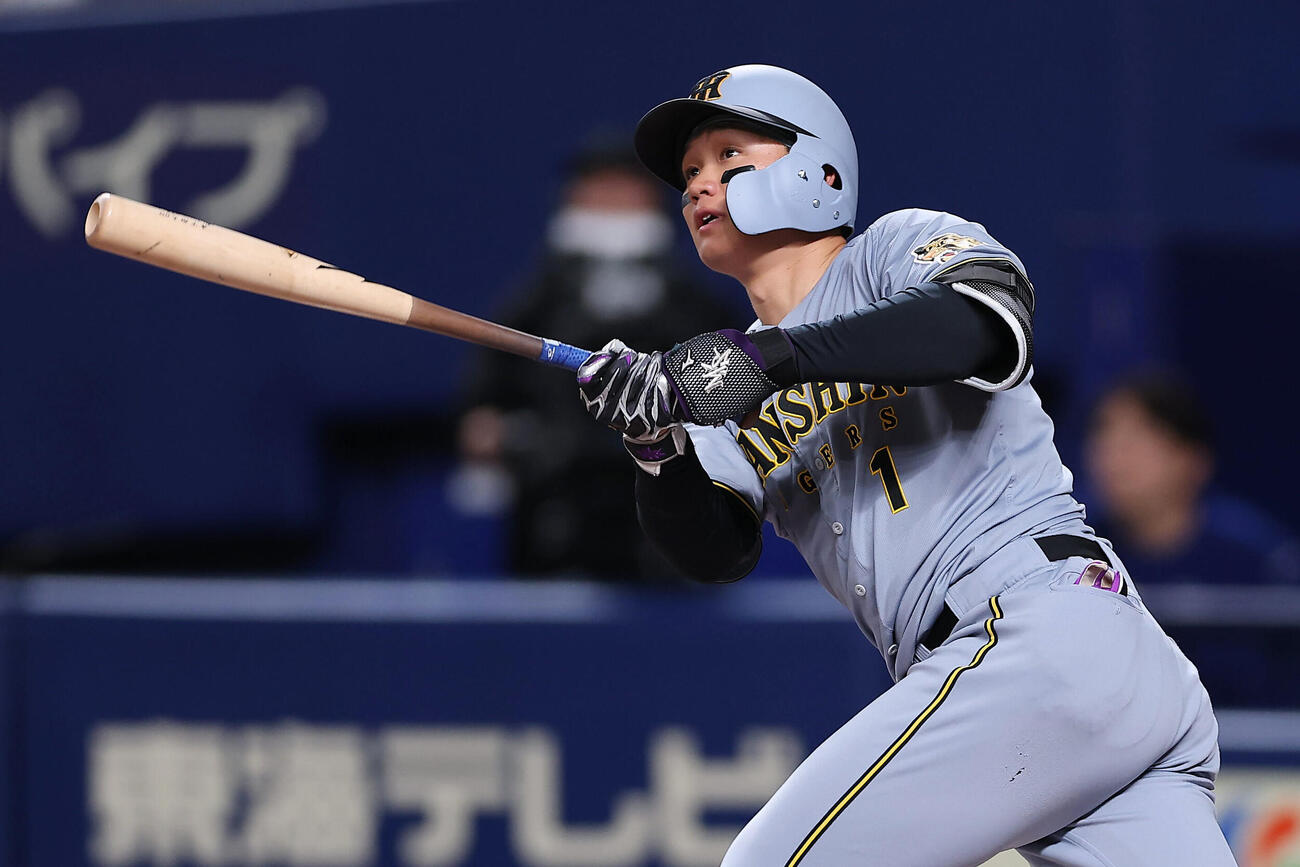 中日対阪神　1回表阪神2死、左越えに先制本塁打を放つ森下翔太（撮影・前田充）