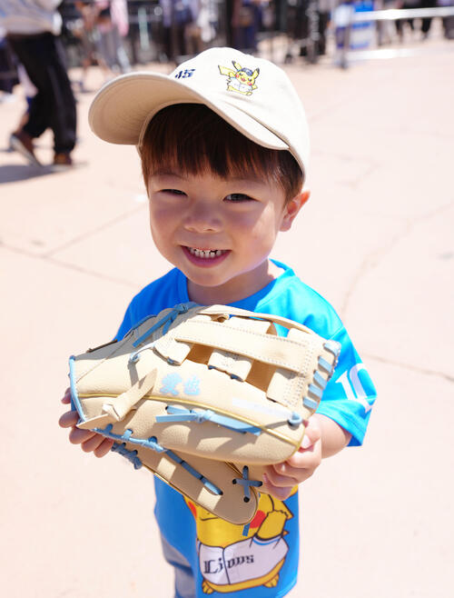 西武】流血ファインプレーの西川愛也、子どもたちに贈られた「愛也