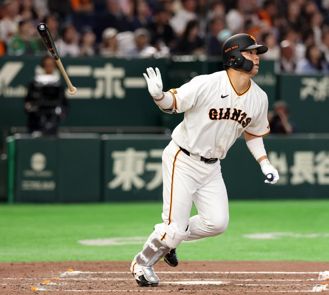 巨人対ヤクルト　4回裏巨人1死一、二塁、大城卓三は3点本塁打を放つ（（撮影・浅見桂子）