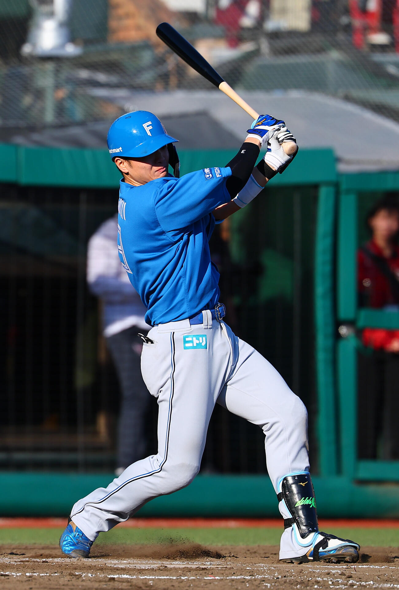 楽天対日本ハム　9回表日本ハム1死、安打を放つ郡司裕也（撮影・野上伸悟）