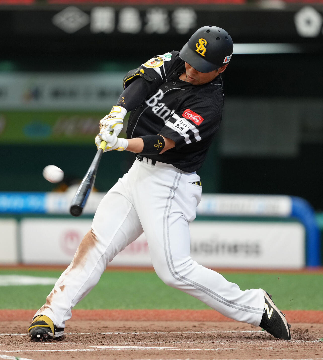 西武対ソフトバンク　3回表ソフトバンク1死二塁、近藤健介は2点本塁打を放つ（撮影・足立雅史）