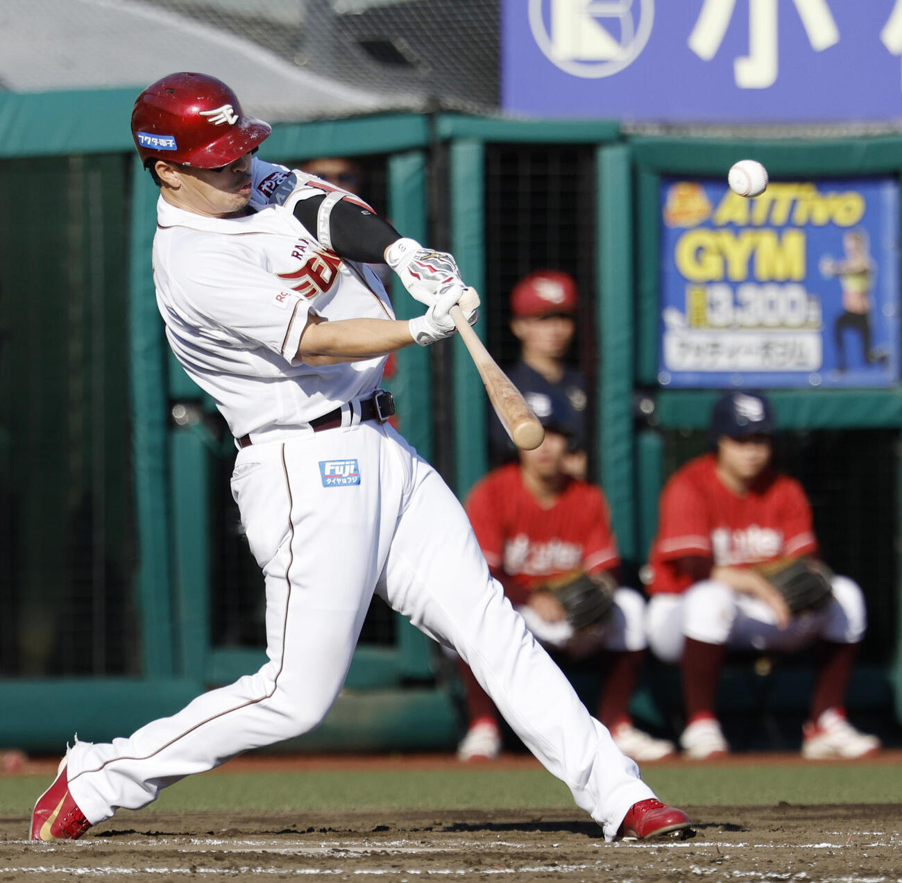 7回楽天無死一塁、浅村が右越えに決勝2ランを放つ（共同）