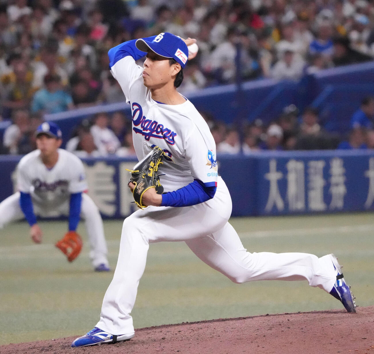 中日対阪神　8回表阪神1死満塁、中日3番手で登板する杉浦稔大（撮影・森本幸一）