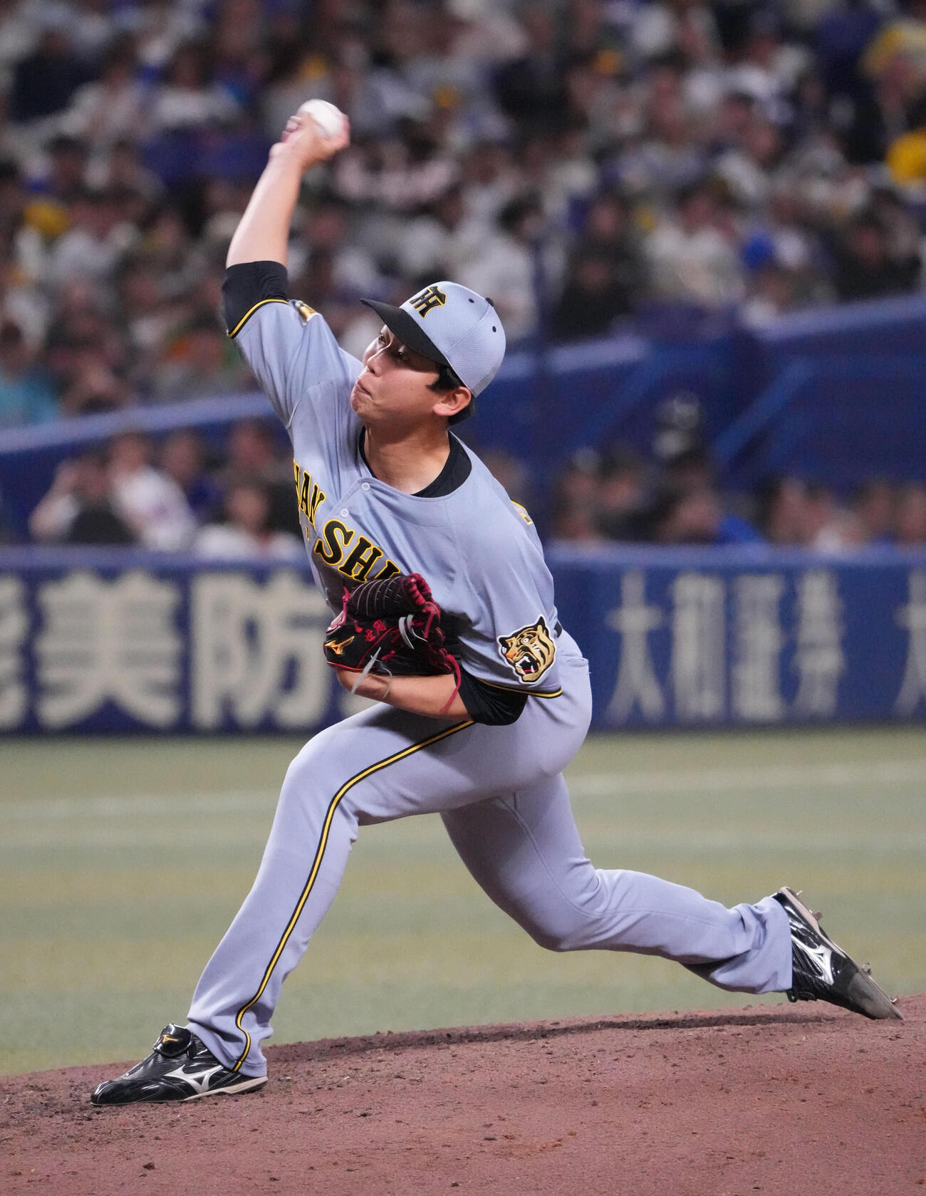 中日対阪神　6回裏、阪神3番手で登板する畠世周（撮影・森本幸一）