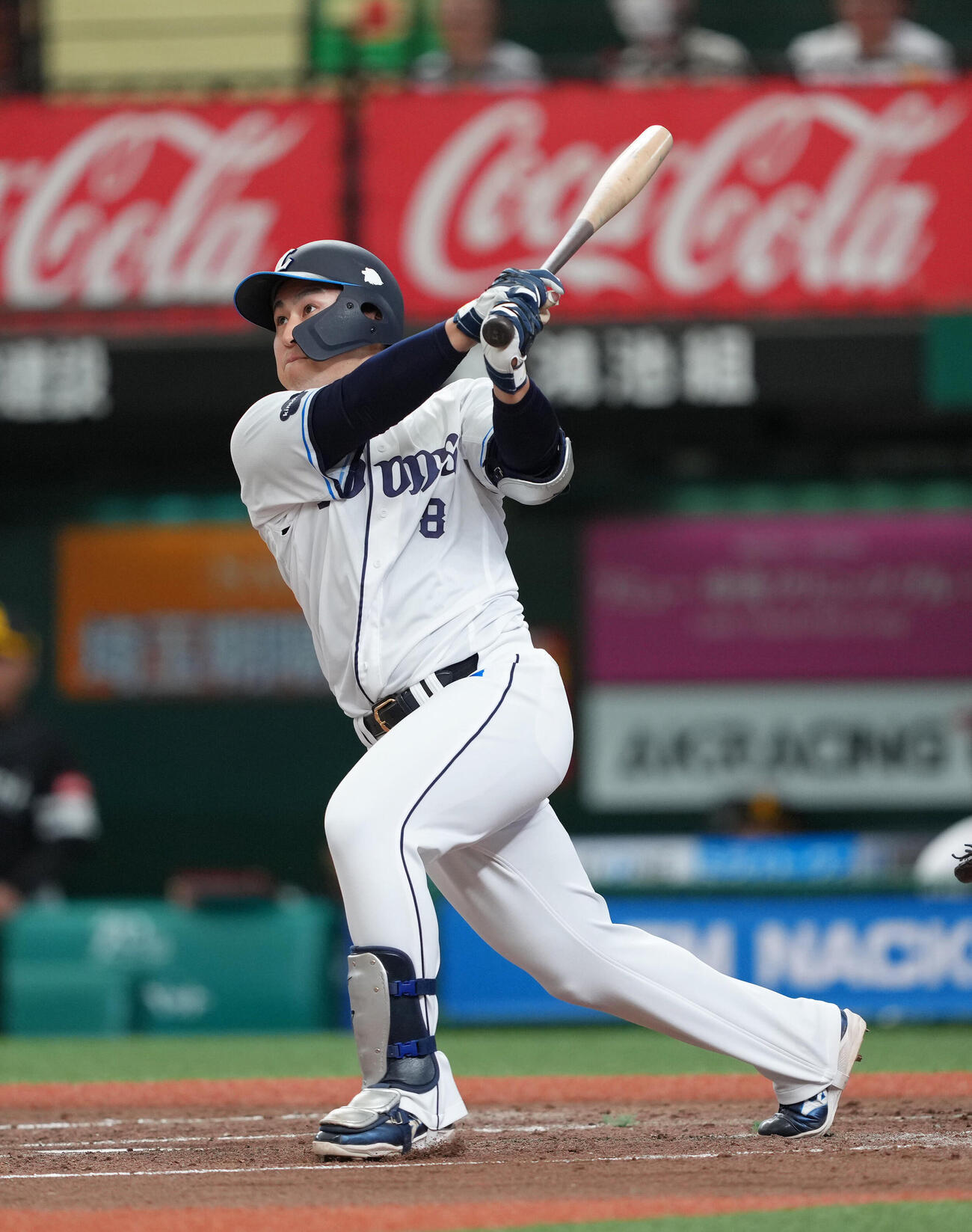 西武対ソフトバンク　2回裏西武1死満塁、渡部聖弥は左越えに満塁本塁打放つ（撮影・足立雅史）