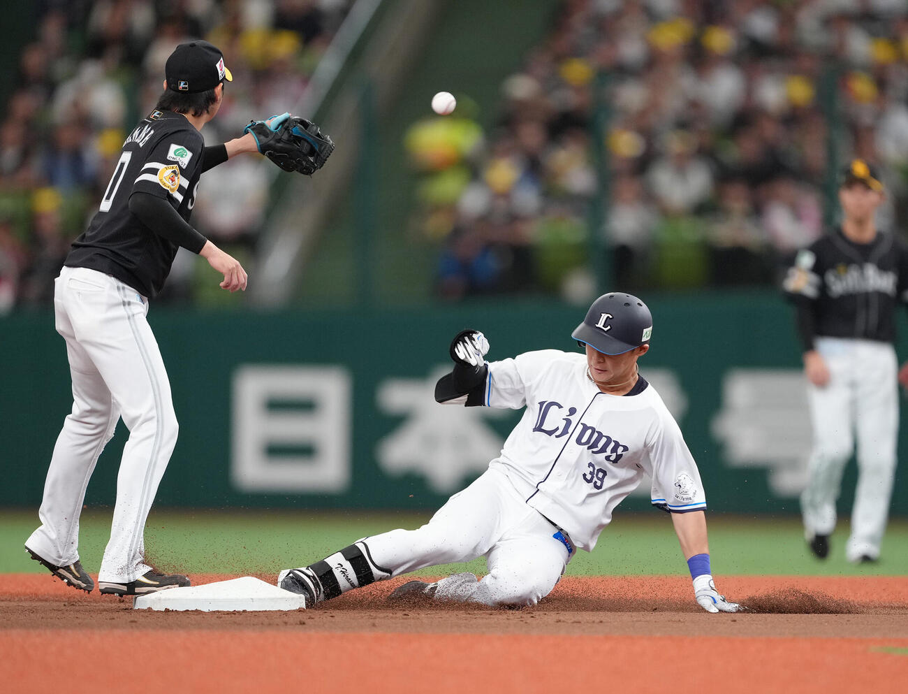 西武対ソフトバンク　2回裏西武1死、平沢大河は二塁打を放つ（撮影・足立雅史）