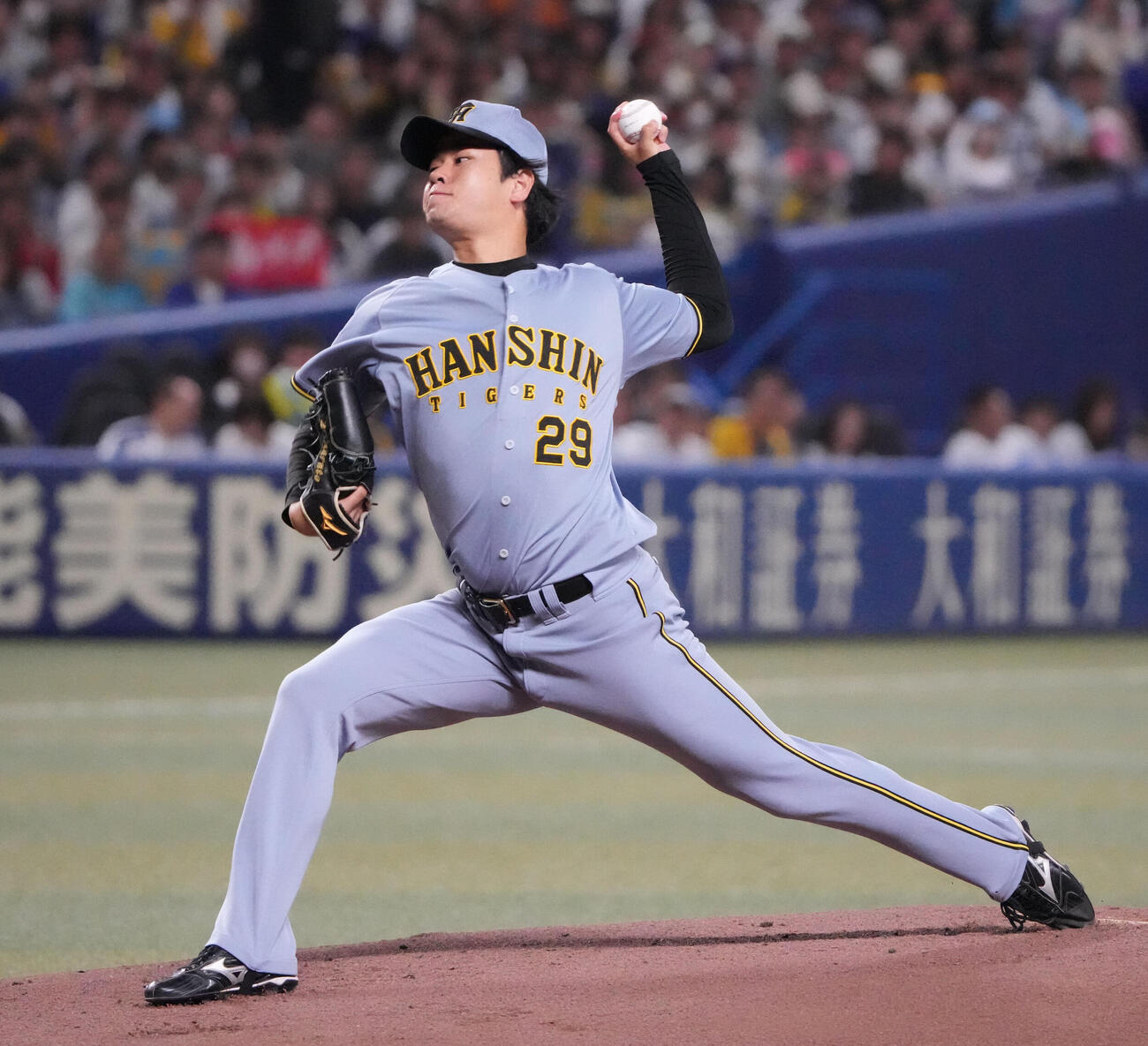 中日対阪神　1回裏、登板する阪神先発の高橋遥人（撮影・森本幸一）
