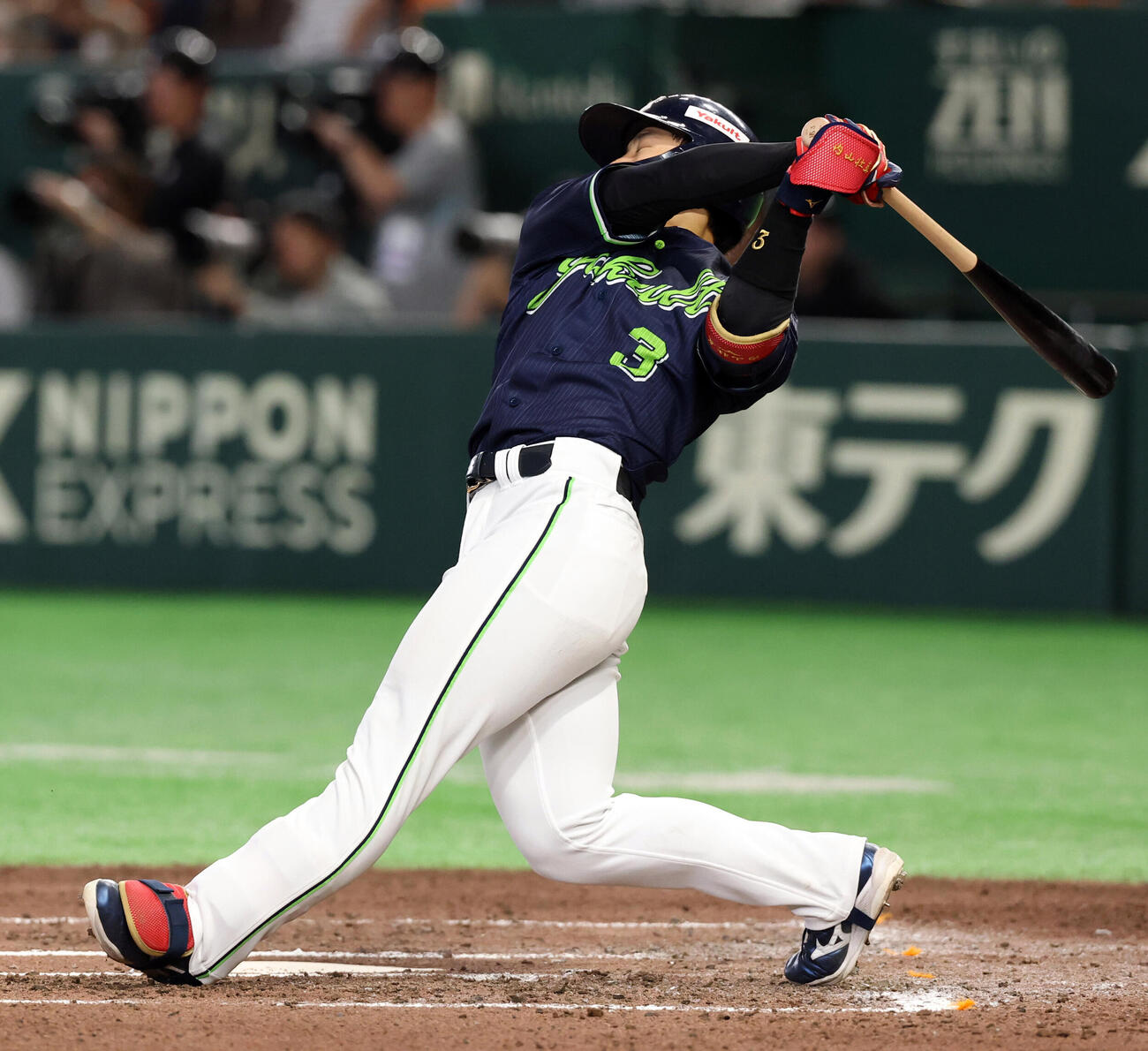 巨人対ヤクルト　6回表ヤクルト1死、内山壮真はソロ本塁打を放つ　（撮影・浅見桂子）