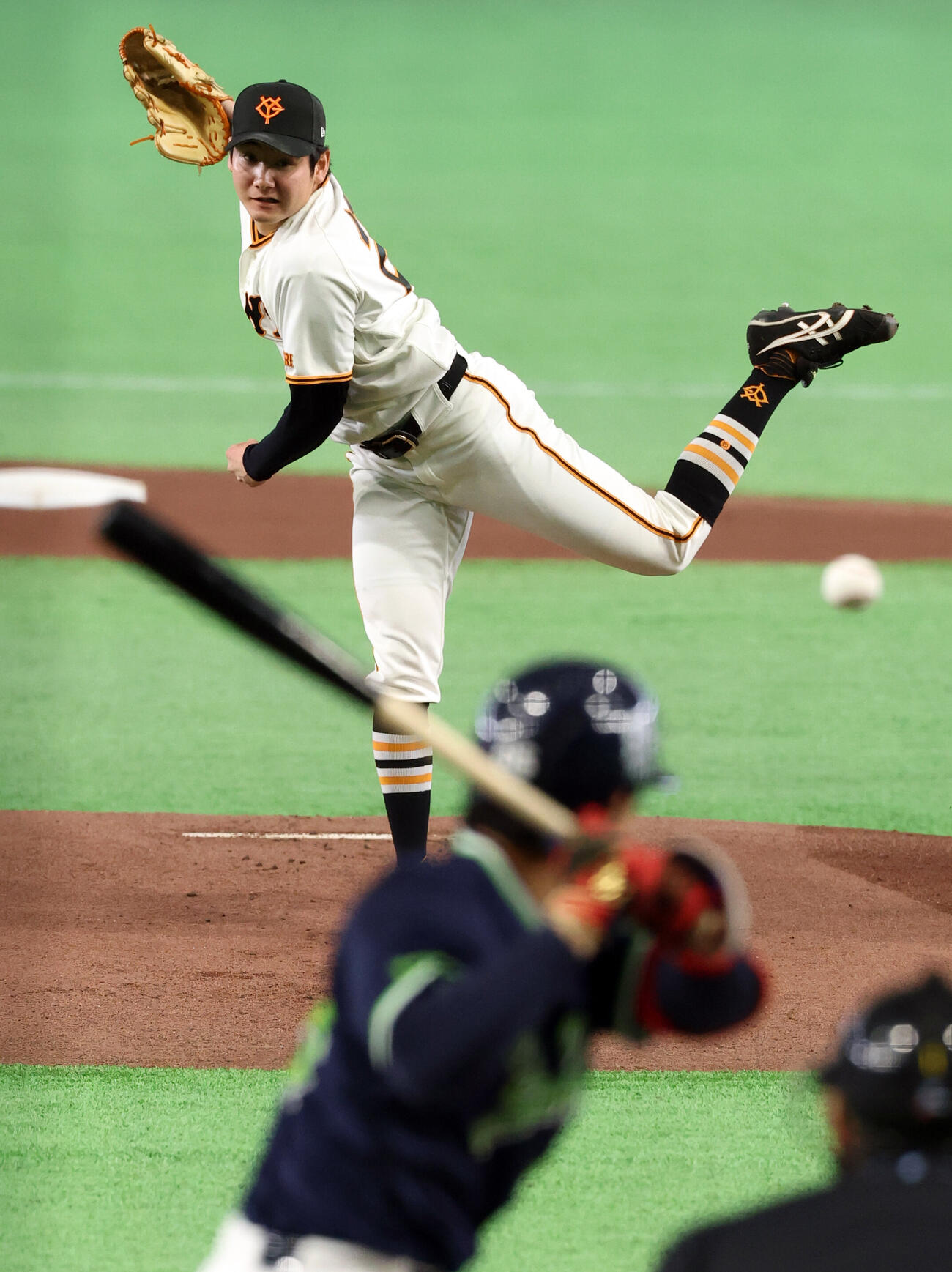 巨人対ヤクルト　力投する巨人先発の竹丸和幸。打者鈴木叶（撮影・浅見桂子）