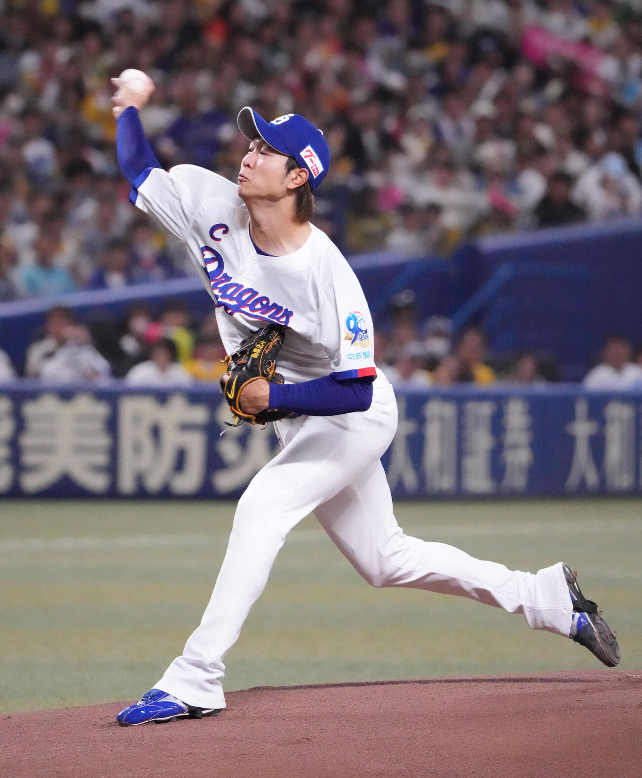 中日対阪神　1回表、登板する中日先発の高橋宏斗（撮影・森本幸一）