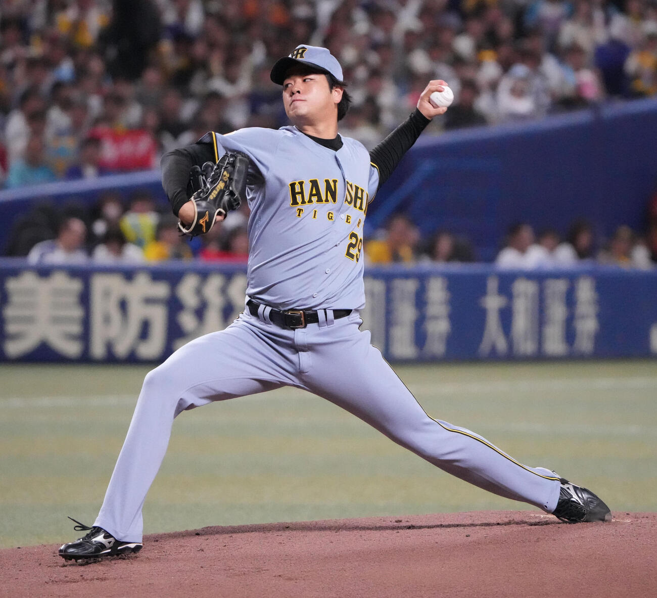 中日対阪神　1回裏、登板する阪神先発の高橋遥人（撮影・森本幸一）