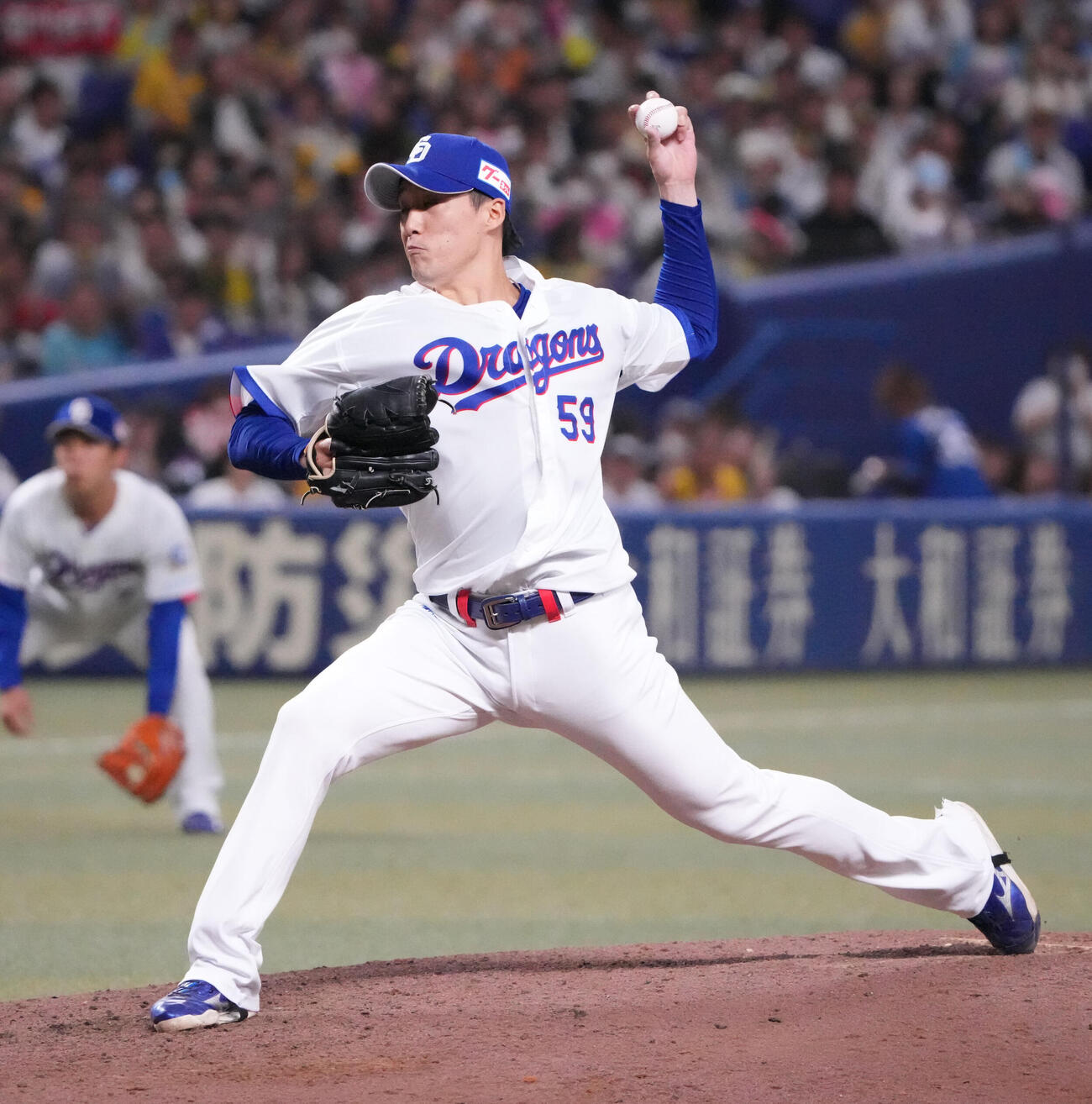 中日対阪神　9回表、中日2番手で登板する斎藤綱記（撮影・森本幸一）