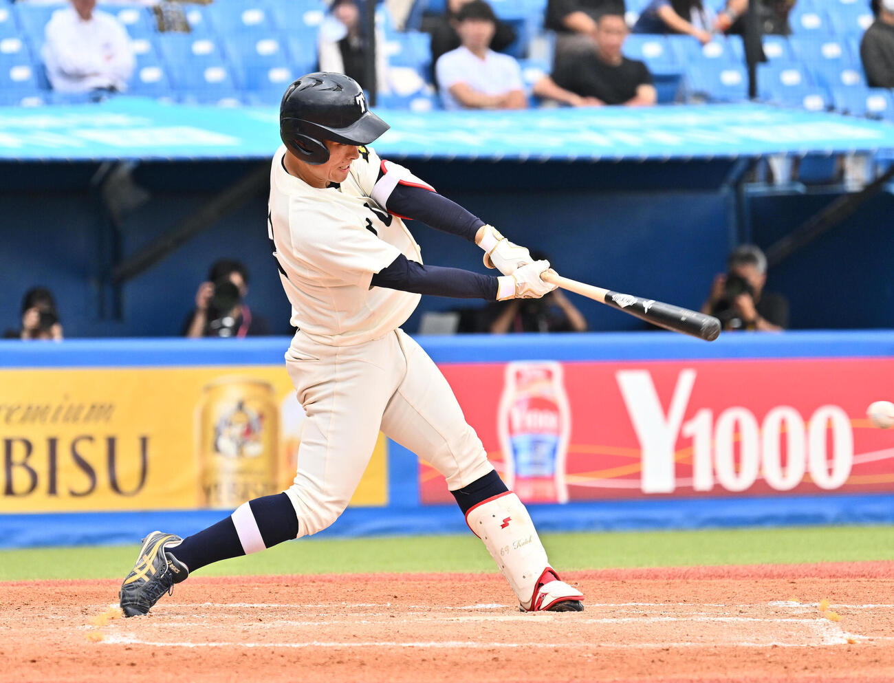 東洋大対青学大　2回表東洋大2死、高山亮太は左前打を放つ（撮影・滝沢徹郎）