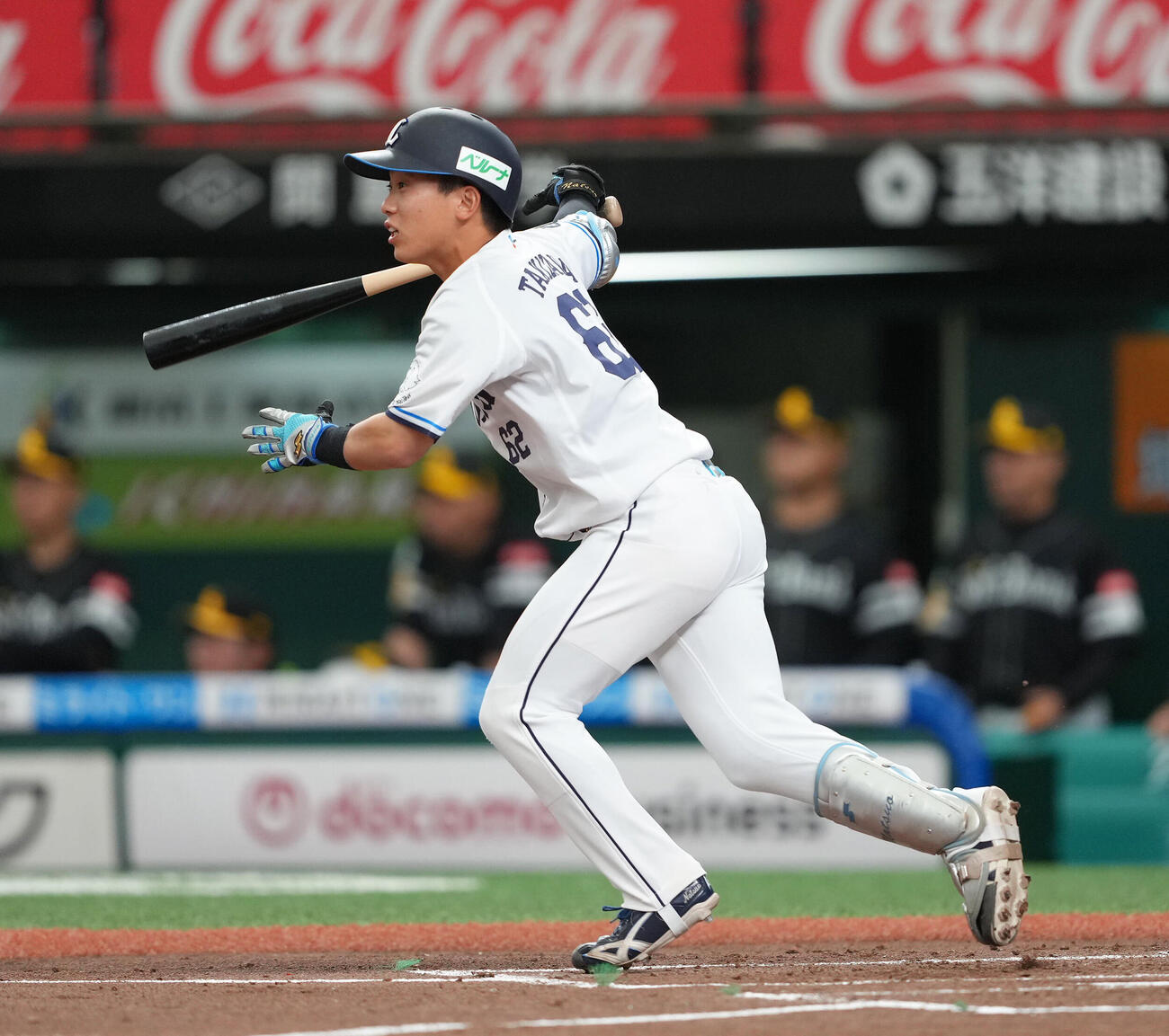 西武対ソフトバンク　2回裏西武1死一、三塁、滝沢夏央は中前適時打を放つ（撮影・足立雅史）