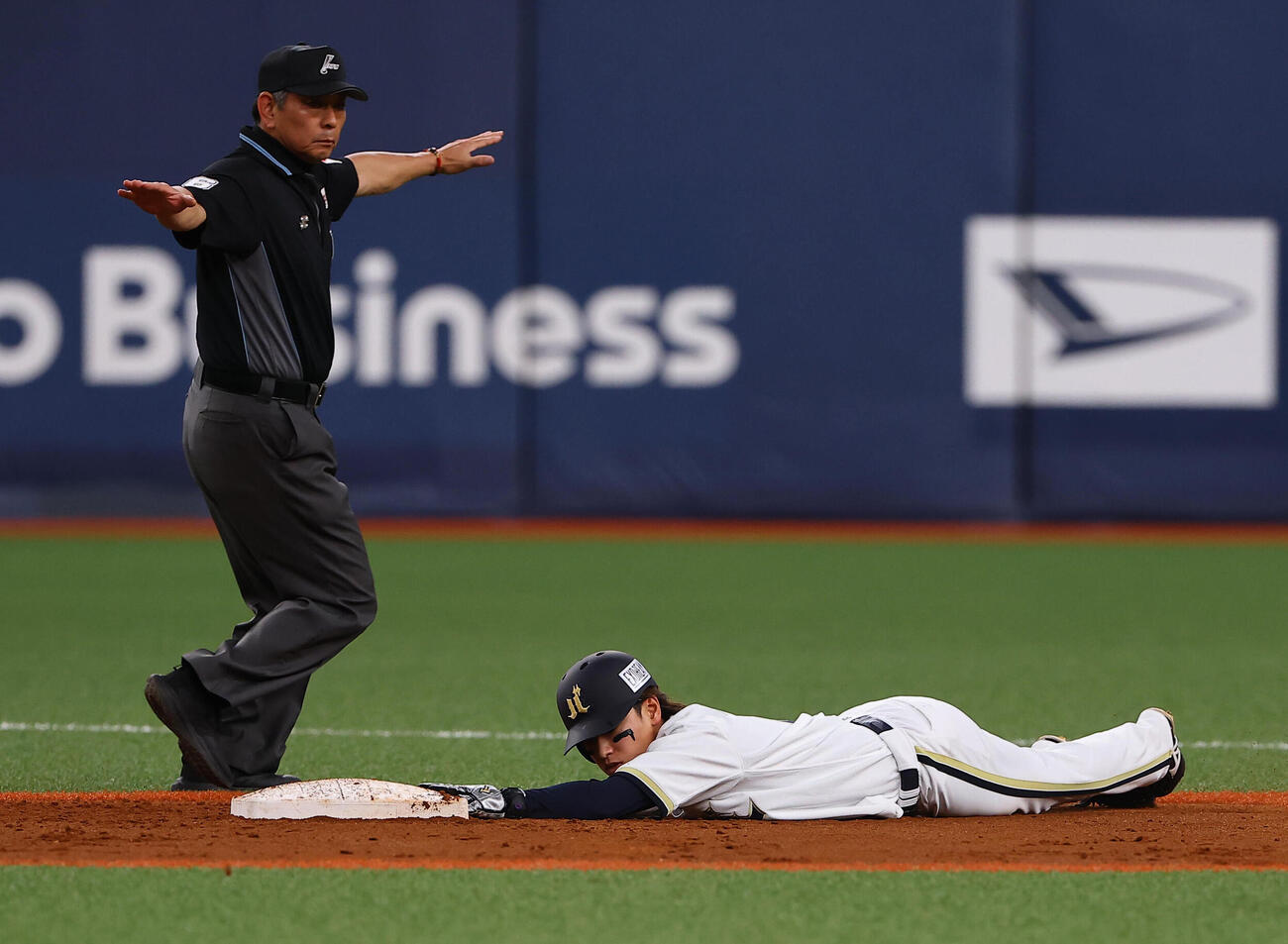 オリックス対ロッテ　3回裏オリックス2死一塁、渡部遼人は二盗に成功する（撮影・上田博志）