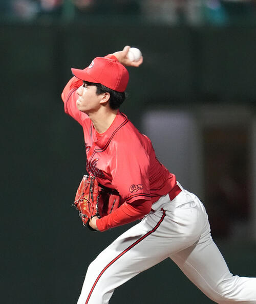 【広島】球界史上初!? “母子リレー”が実現、ドラ５赤木晴哉が10日先発、当日の始球式は母