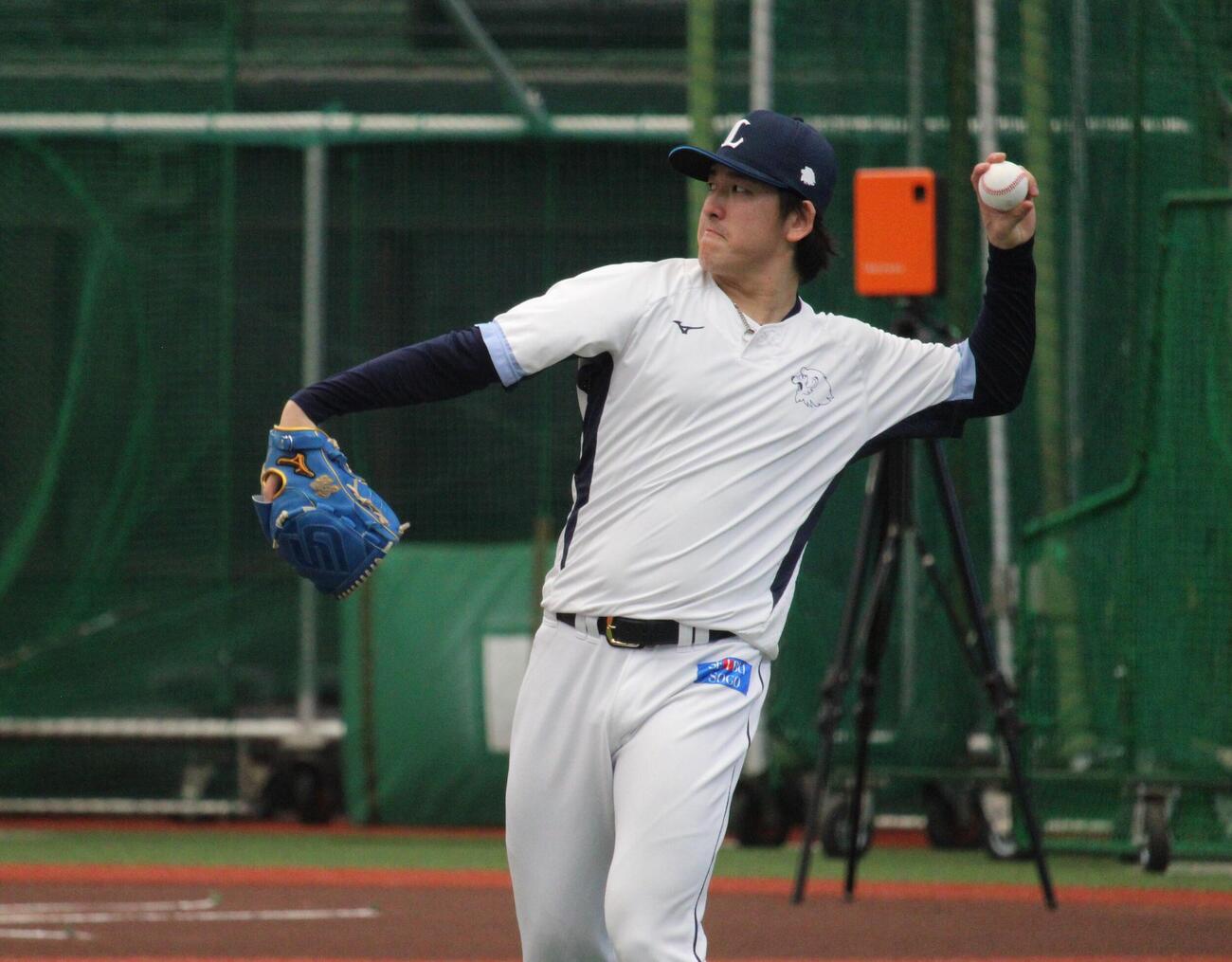 8日の先発予定に備え調整する西武隅田（撮影・金子真仁）