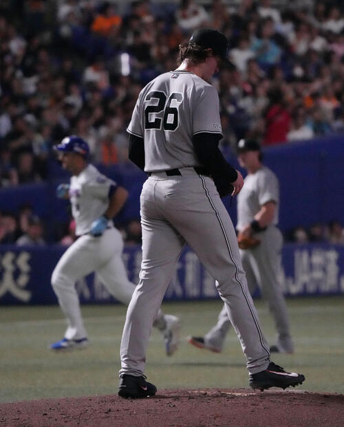 【巨人】先発ウィットリーが中日ボスラーに先制２ランを許す　５試合目で４被弾