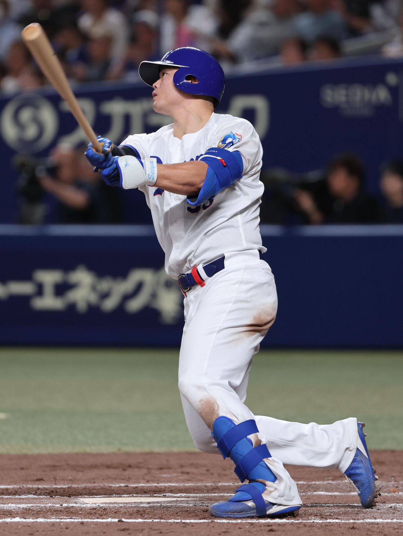中日対巨人　7回裏中日無死一、二塁、細川成也は左中間へ本塁打を放つ（撮影・西尾就之）