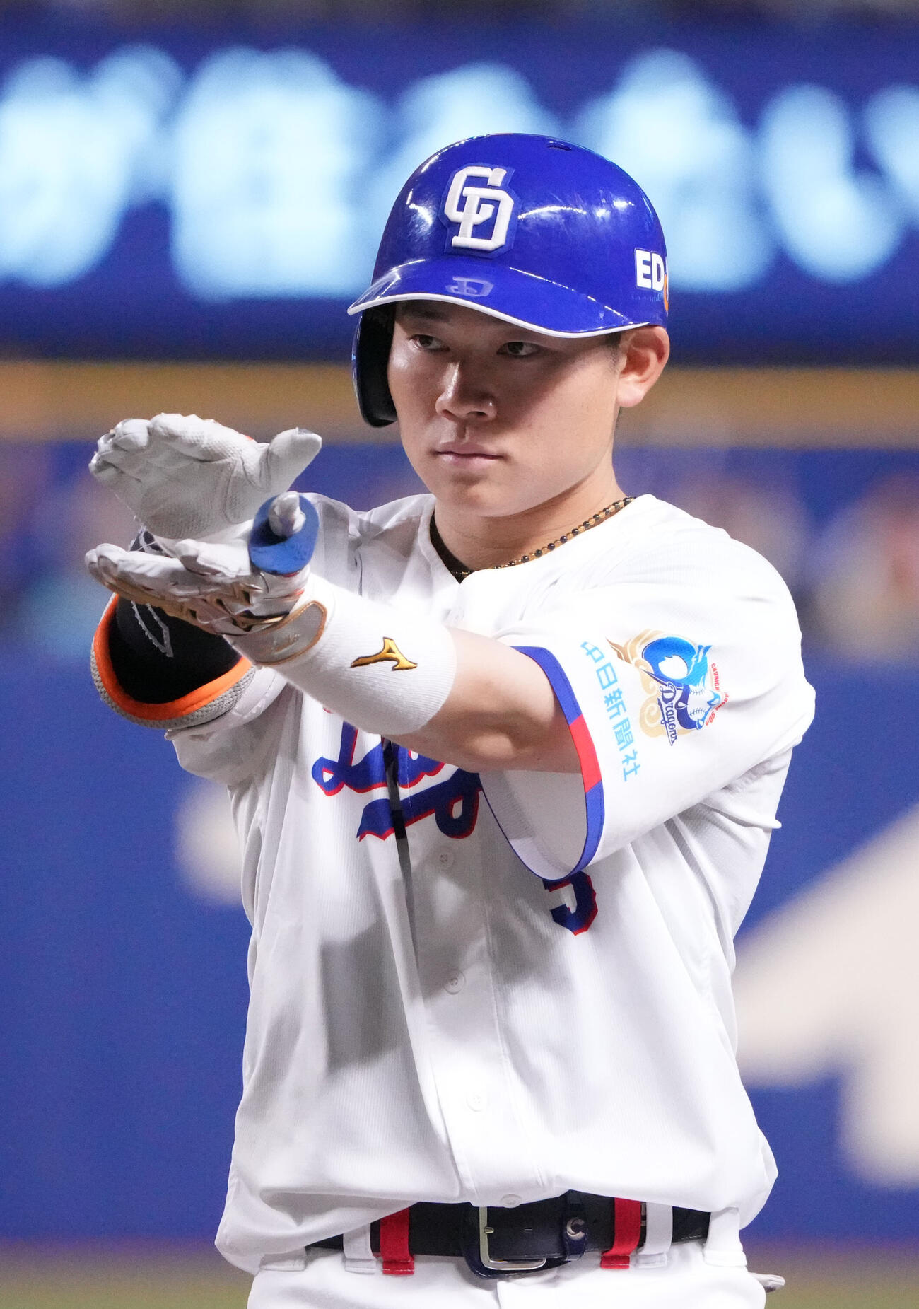 中日対巨人　7回裏中日無死一、三塁、適時打を放ちベンチへ向かってアピールする村松開人（撮影・森本幸一）