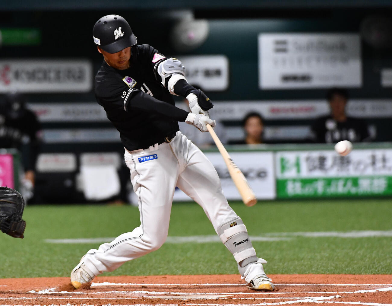 ソフトバンク対ロッテ　6回表ロッテ無死満塁、友杉篤輝は右前適時打を放つ（撮影・岩下翔太）