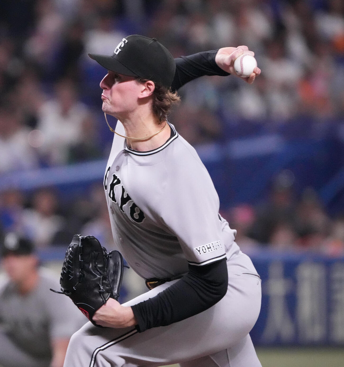 中日対巨人　1回裏、登板する巨人先発のフォレスト・ウィットリー（撮影・森本幸一）