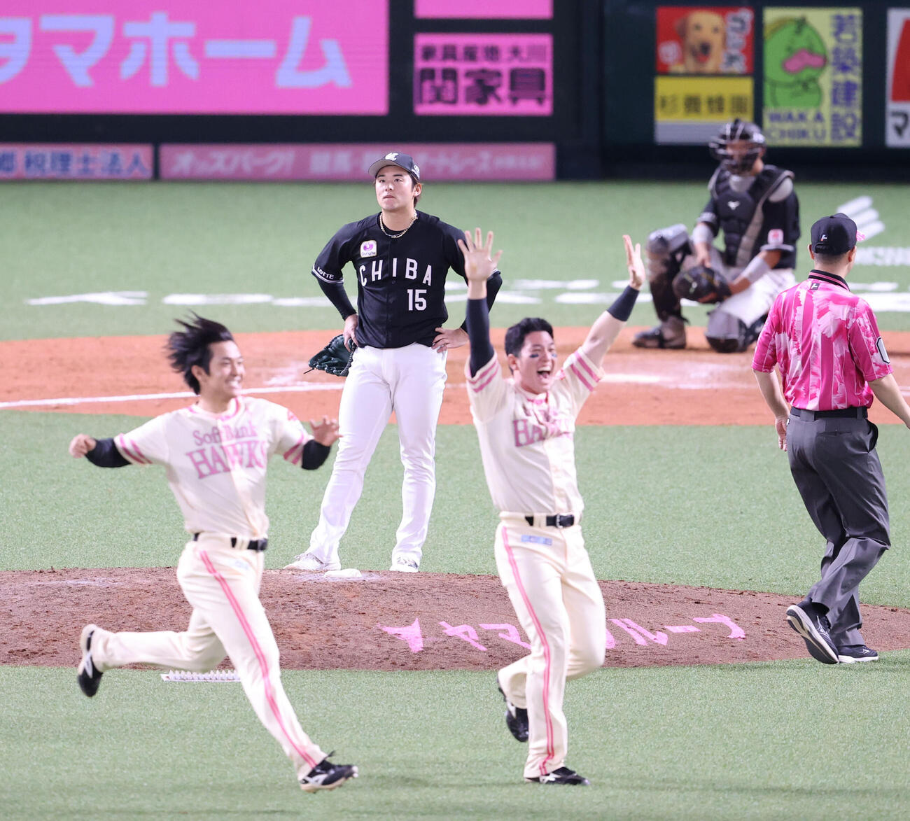 ソフトバンク対ロッテ　9回裏ソフトバンク2死二塁、谷川原健太に右越えサヨナラ適時二塁打を浴びた横山陸人（撮影・梅根麻紀）＝2026年5月8日