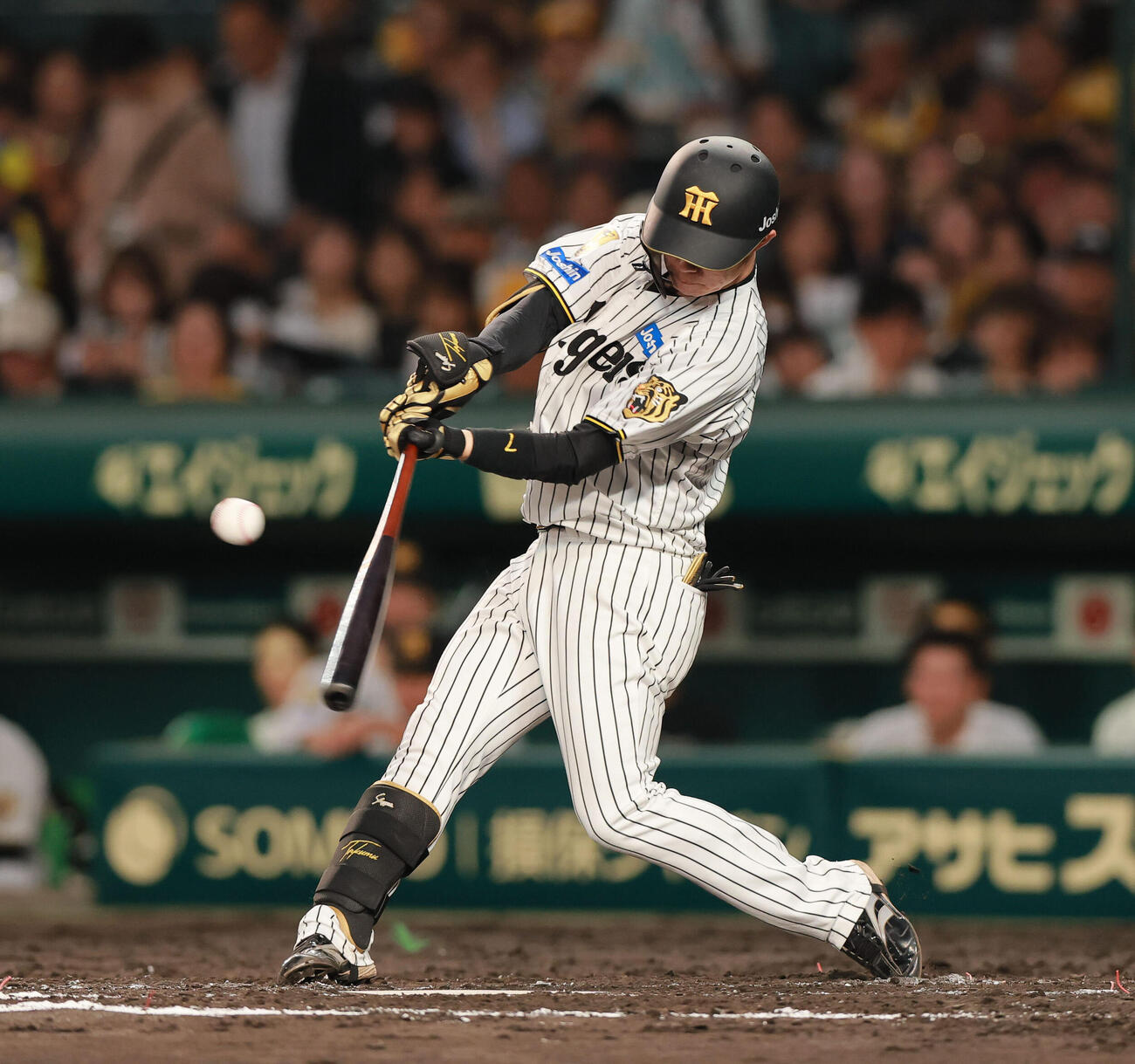 阪神対DeNA 3回裏阪神1死、安打を放つ中野拓夢（撮影・上山淳一）