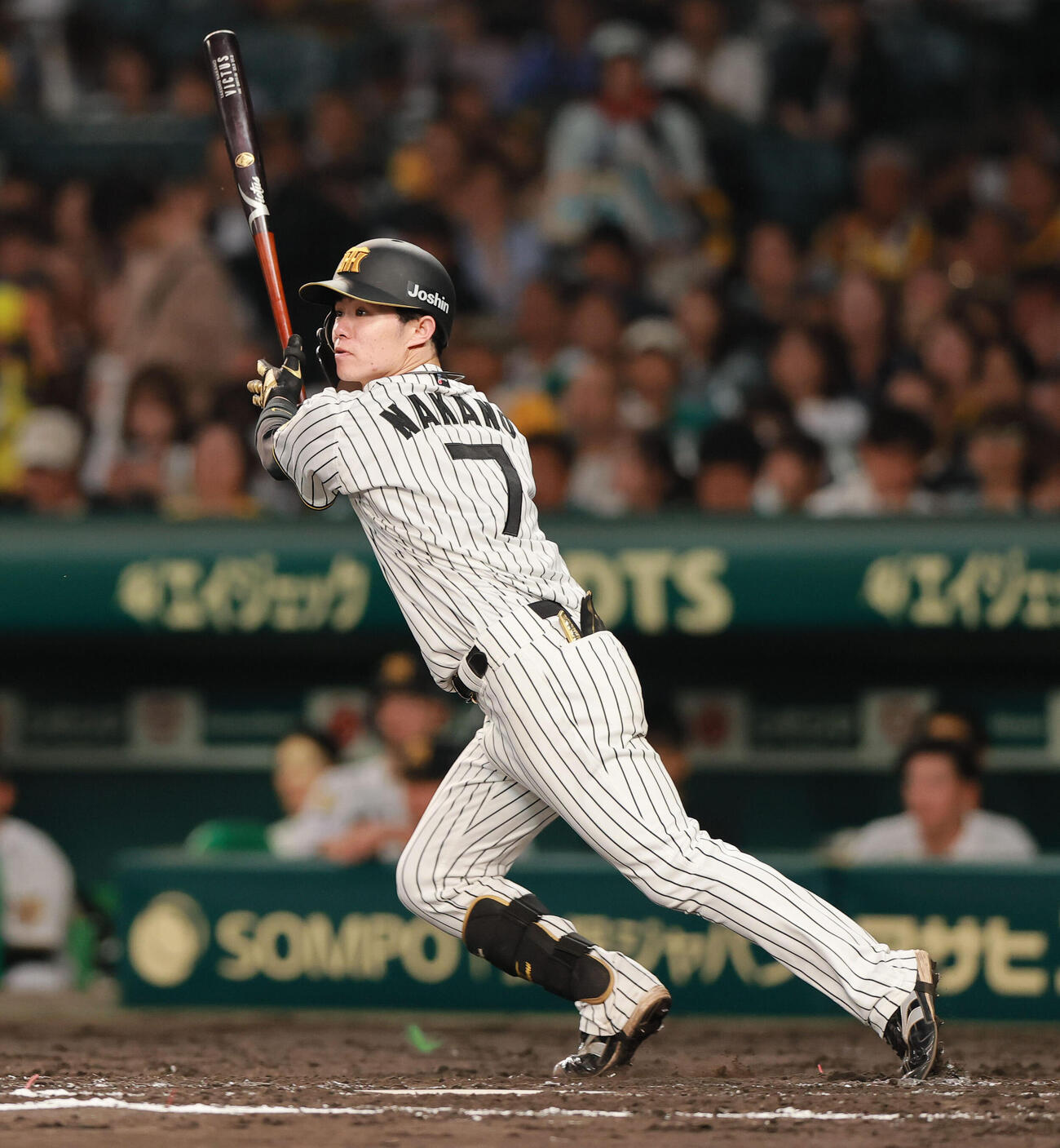 阪神対DeNA 3回裏阪神1死、安打を放つ中野拓夢（撮影・上山淳一）