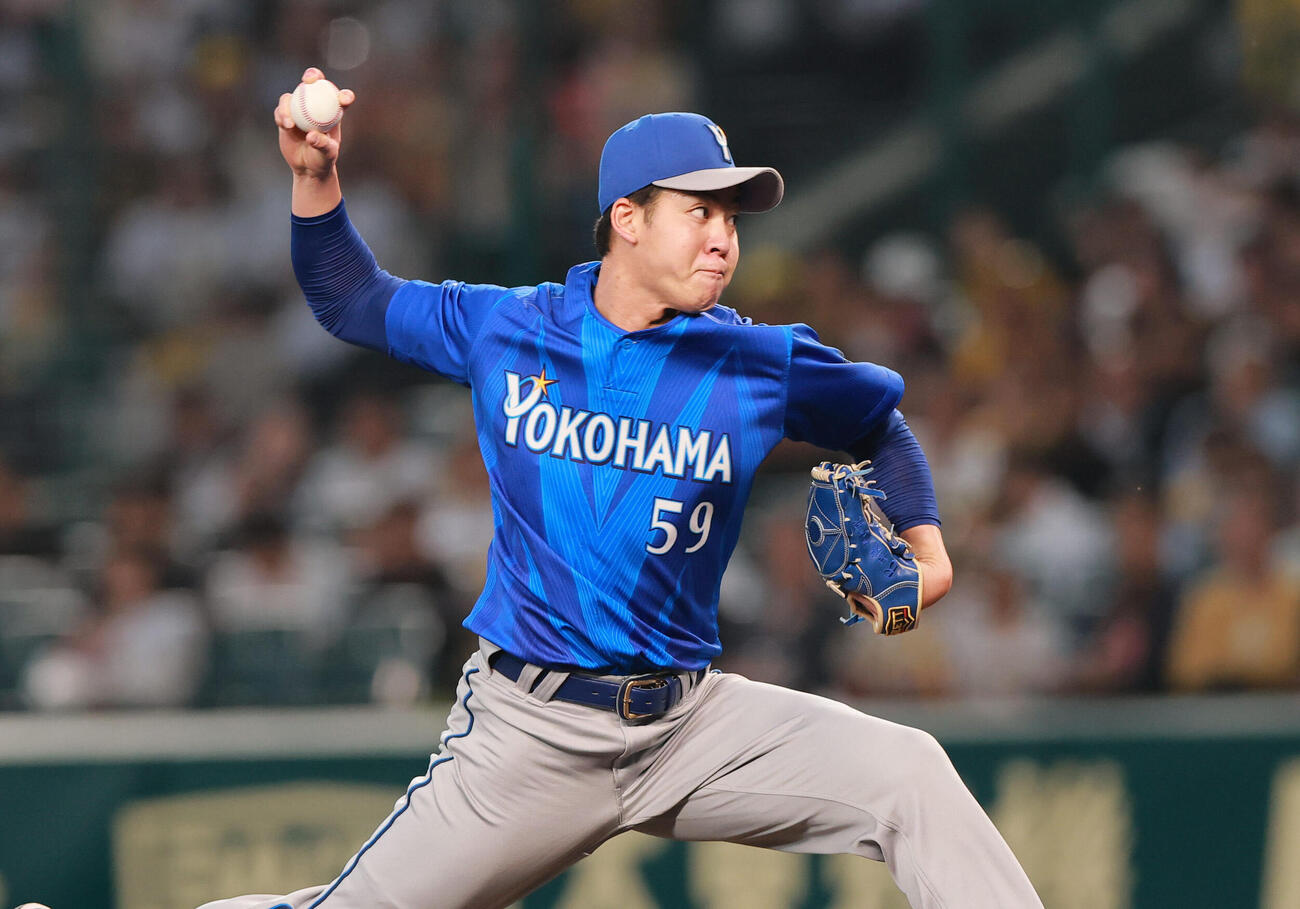 阪神対DeNA 2回裏、力投するDeNA平良拳太郎（撮影・上山淳一）