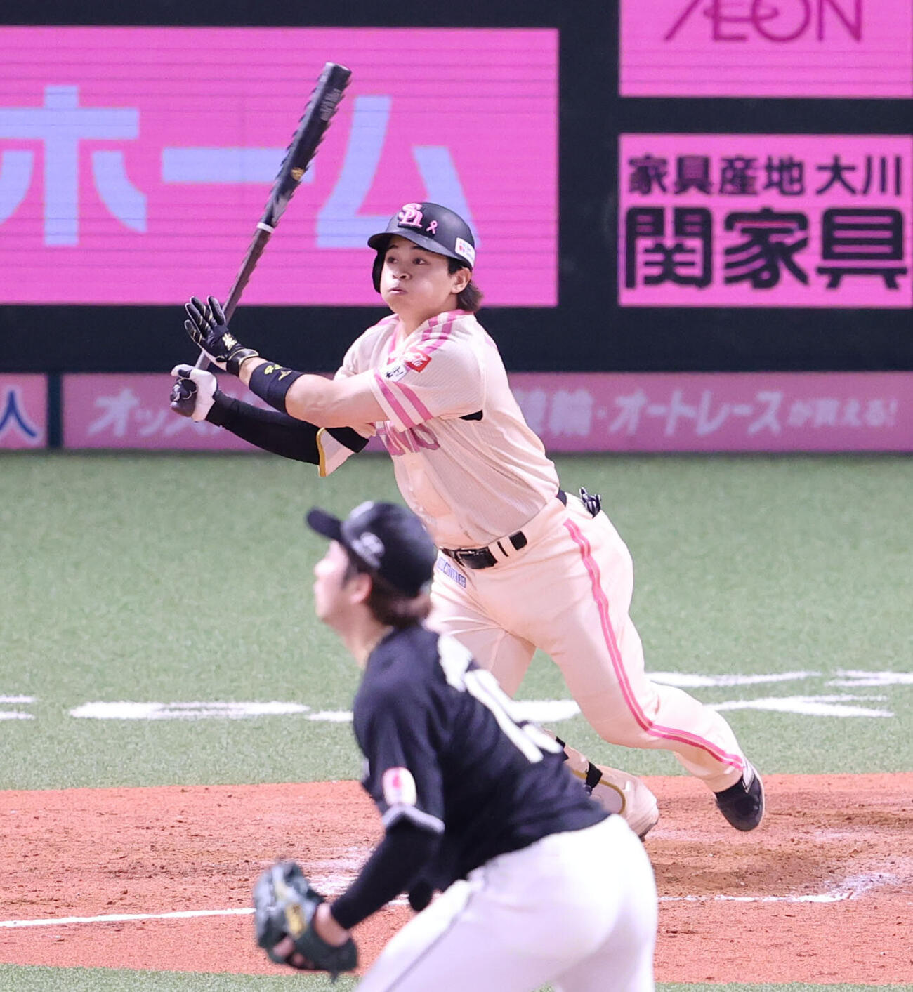ソフトバンク対ロッテ　9回裏ソフトバンク2死二塁、谷川原健太は右越えにサヨナラとなる適時二塁打を放つ（撮影・梅根麻紀）＝2026年5月8日