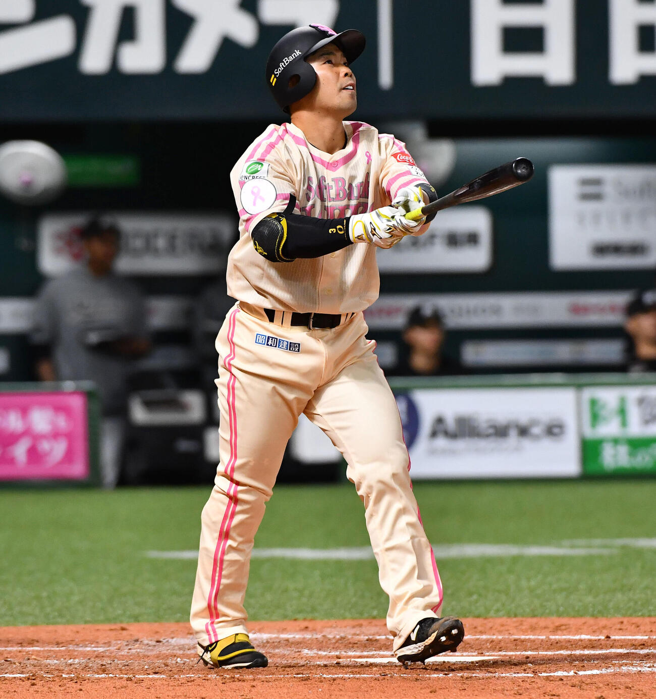 ソフトバンク対ロッテ　3回裏ソフトバンク2死一塁、近藤健介は先制の右越え2点本塁打を放つ（撮影・岩下翔太）