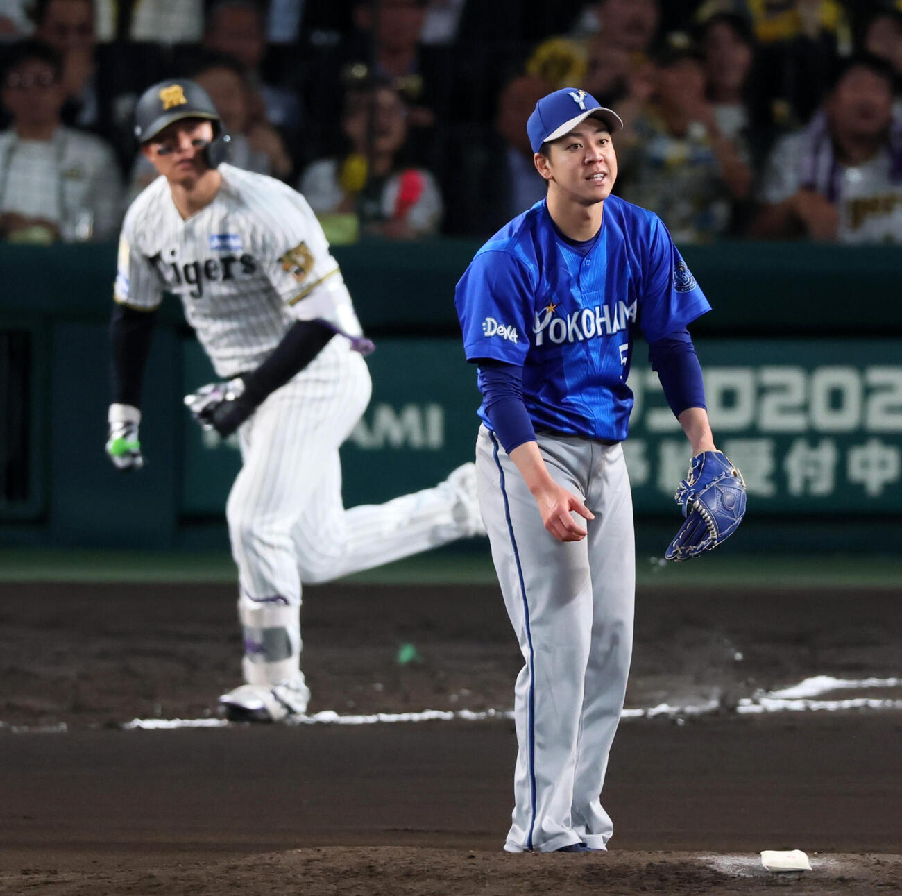 阪神対DeNA 6回裏阪神無死、平良拳太郎は森下翔太に左中間越えソロ本塁打を浴びる（撮影・加藤哉）