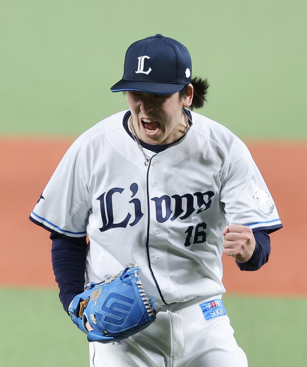 西武対楽天　6回表を抑え雄たけびを上げる西武隅田知一郎（撮影・河田真司）