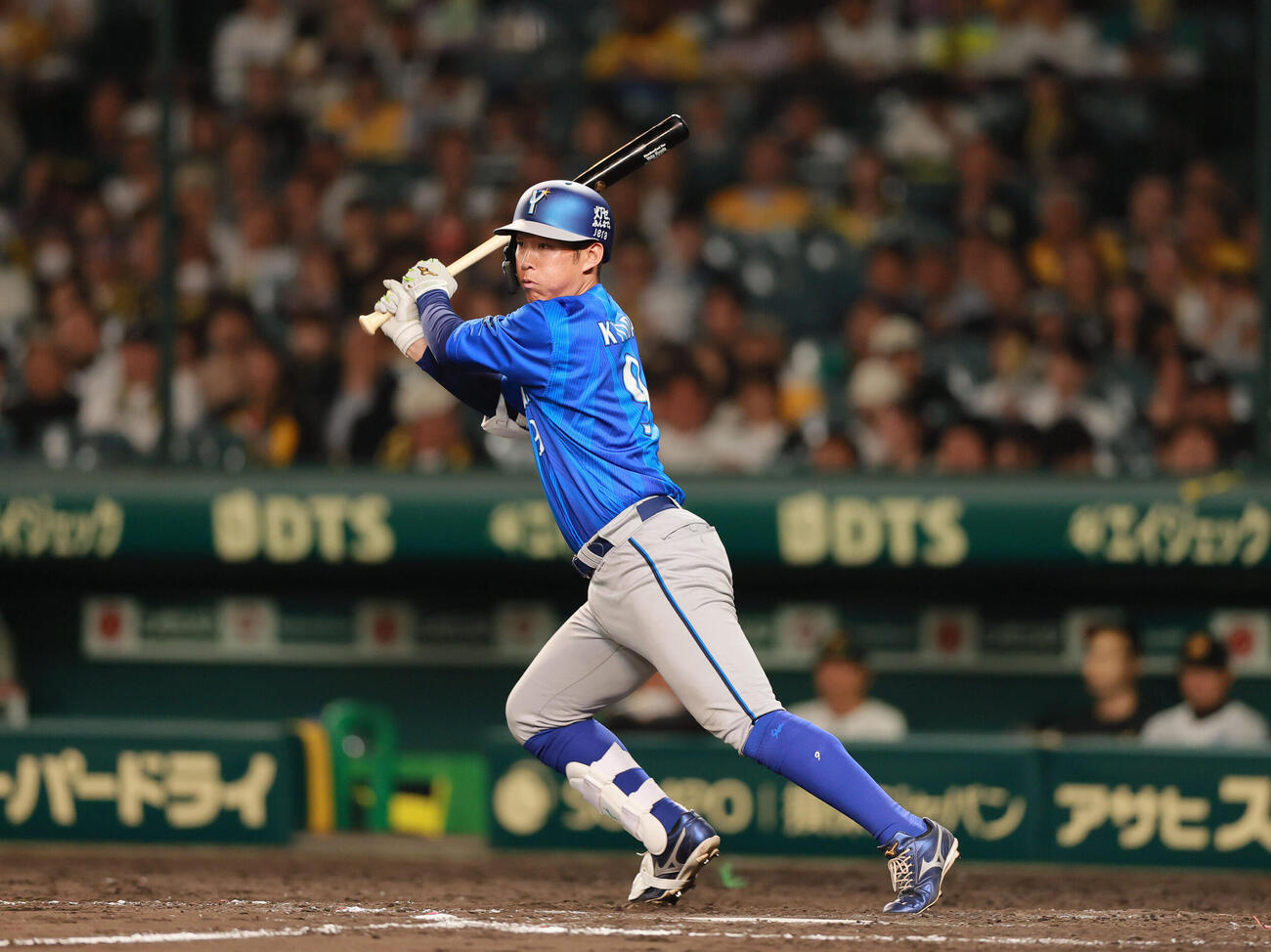 阪神対DeNA 9回表DeNA無死、安打を放つ京田陽太（撮影・上山淳一）