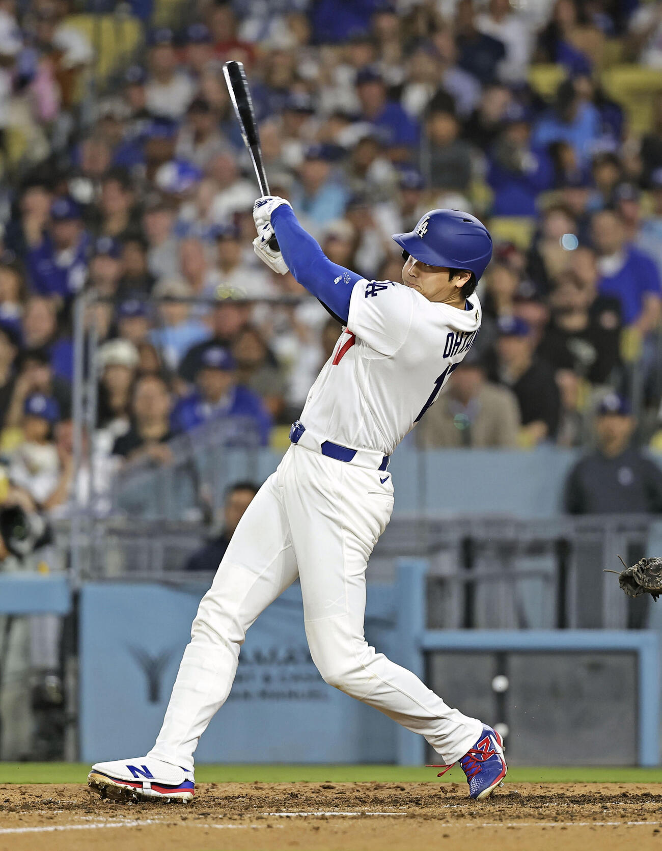 ブレーブス戦の5回、右前適時打を放つドジャース・大谷＝ロサンゼルス（共同）