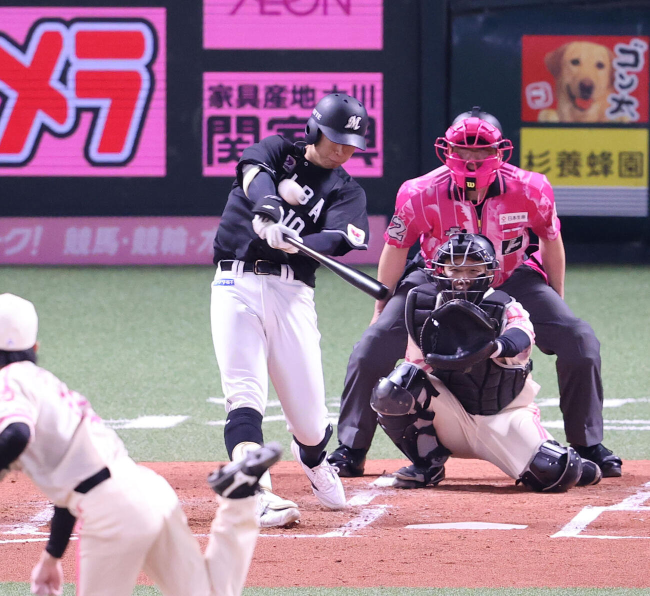 ソフトバンク対ロッテ　2回表ロッテ1死、上田希由翔は右越えに先制本塁打を放つ（撮影・梅根麻紀）