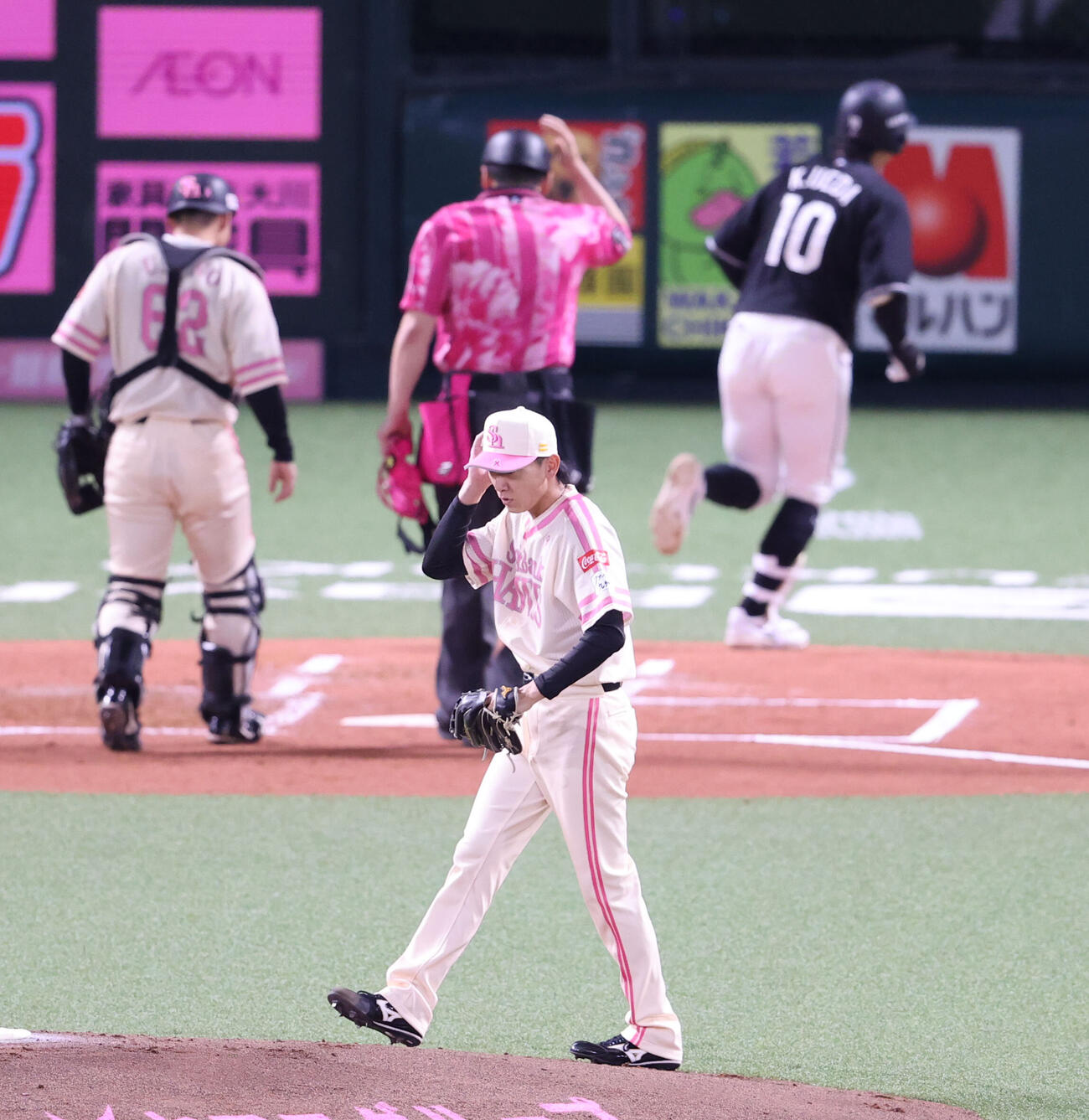 ソフトバンク対ロッテ　2回表ロッテ1死、上田希由翔に右越え先制本塁打を浴びた大津亮介（撮影・梅根麻紀）