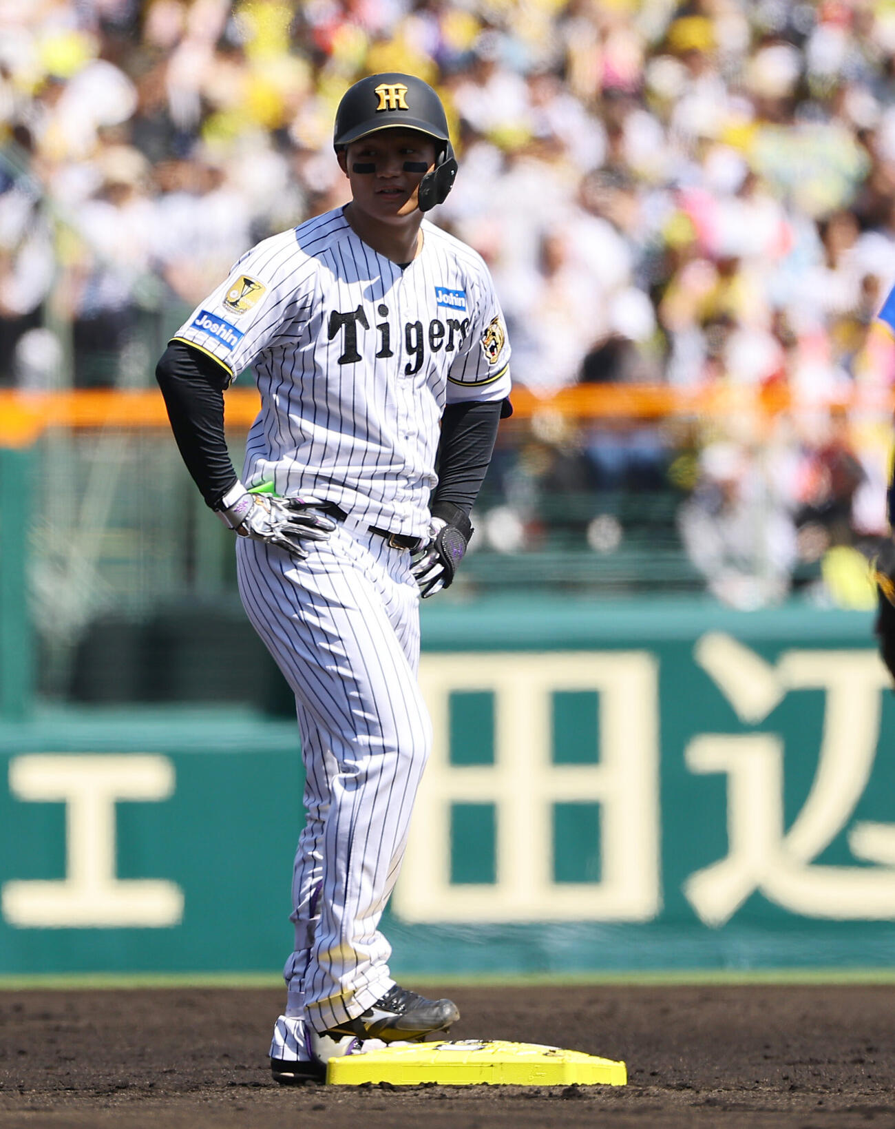 阪神対DeNA 1回裏阪神2死、森下翔太は二塁打を放つ（撮影・上田博志）