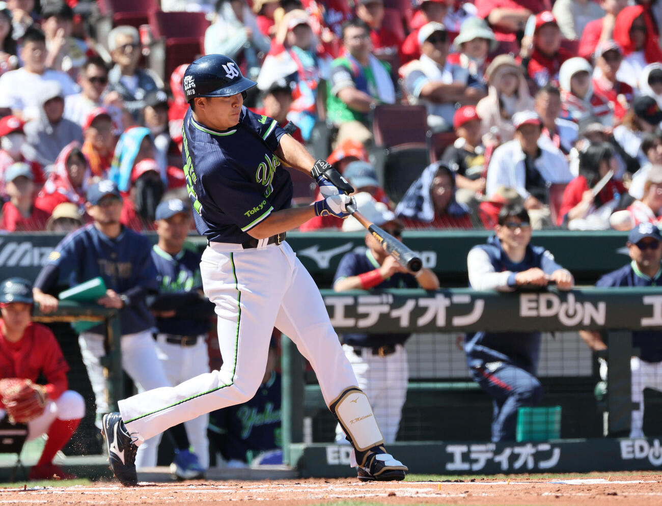 広島対ヤクルト　2回表ヤクルト2死二、三塁、松本健吾は先制左2点適時打を放つ（撮影・加藤孝規）