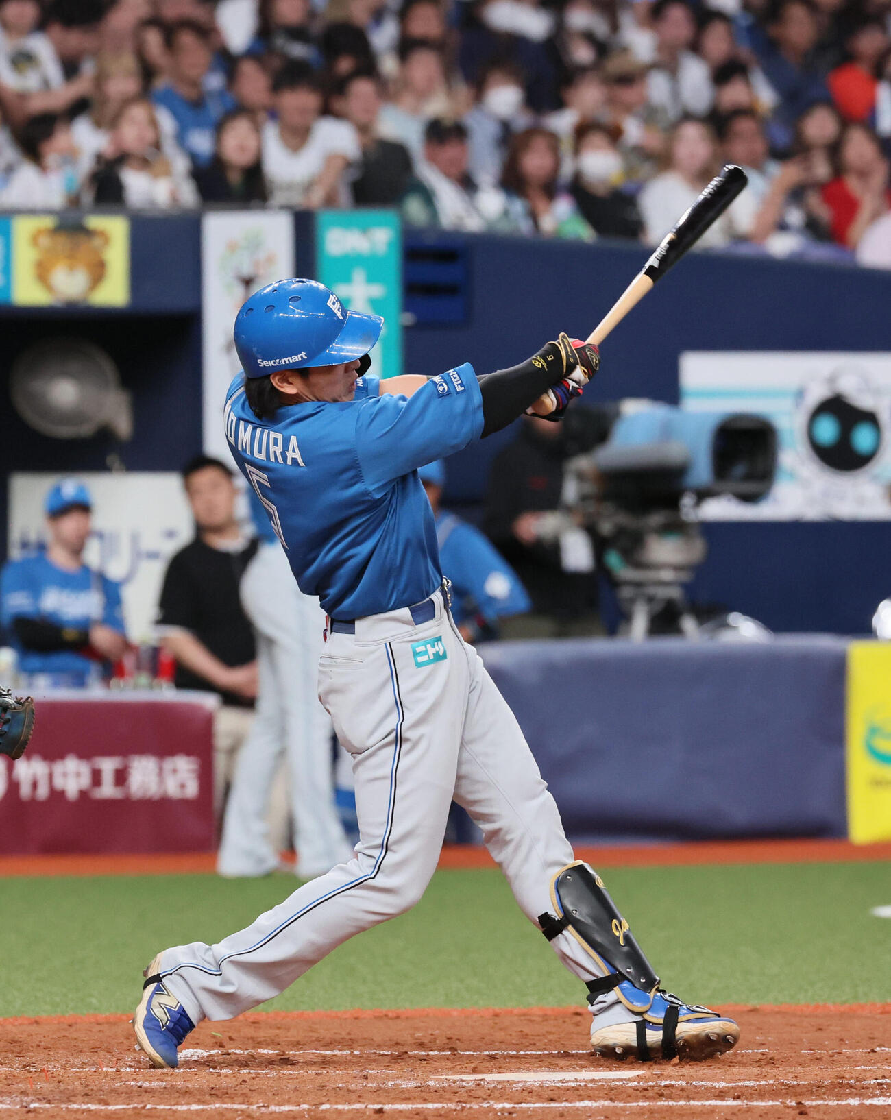 オリックス対日本ハム　5回表日本ハム2死一塁、日本ハム野村佑希は2点本塁打を放つ（撮影・宮崎幸一）