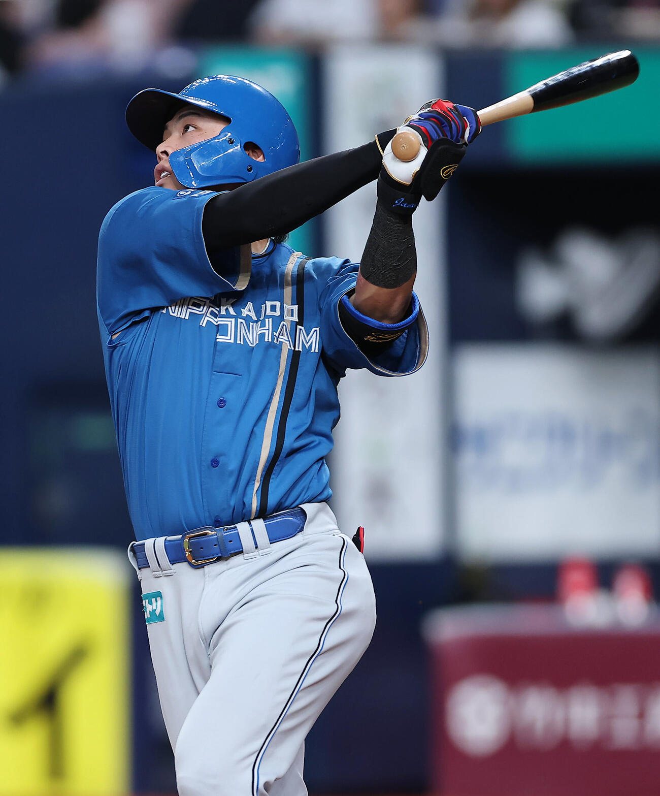 オリックス対日本ハム　5回表日本ハム2死一塁、左中間へ2点本塁打を放つ野村佑希（撮影・前田充）