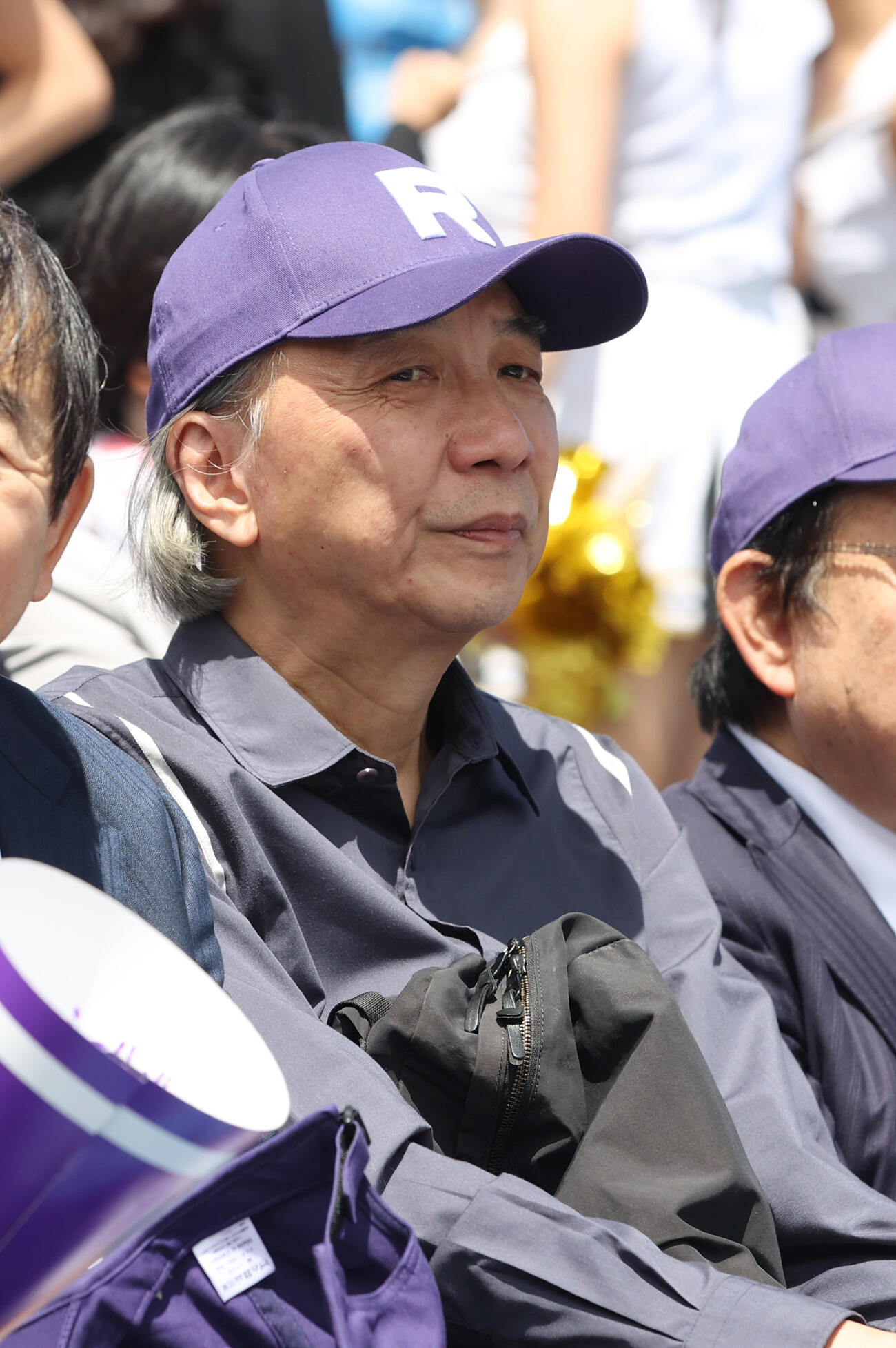 立大対早大戦で立大新応援歌の披露のため神宮球場に駆け付けた作曲家の伊藤心太郎氏＝2026年5月9日